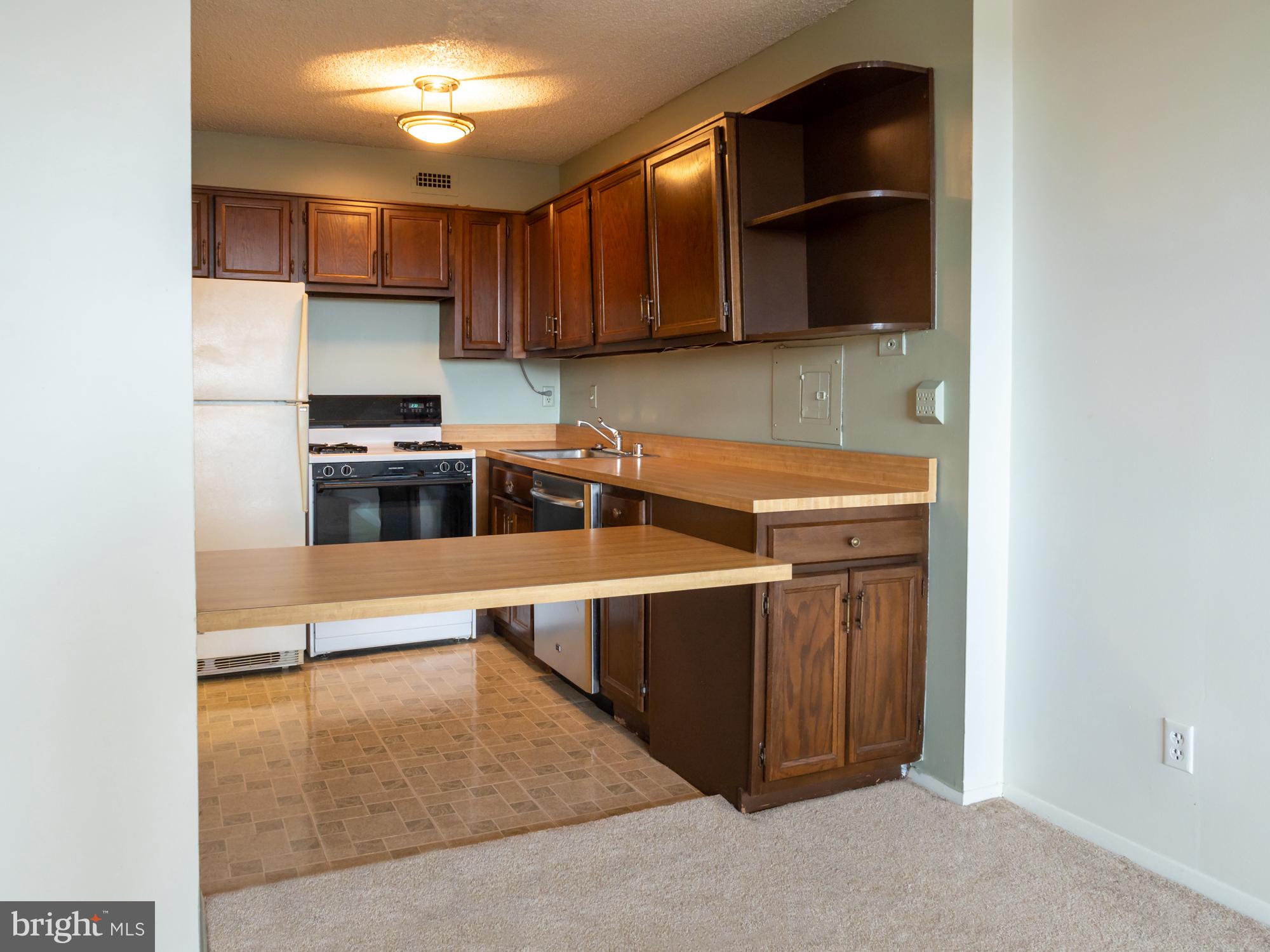 PROMENADE TOWERS - Residential