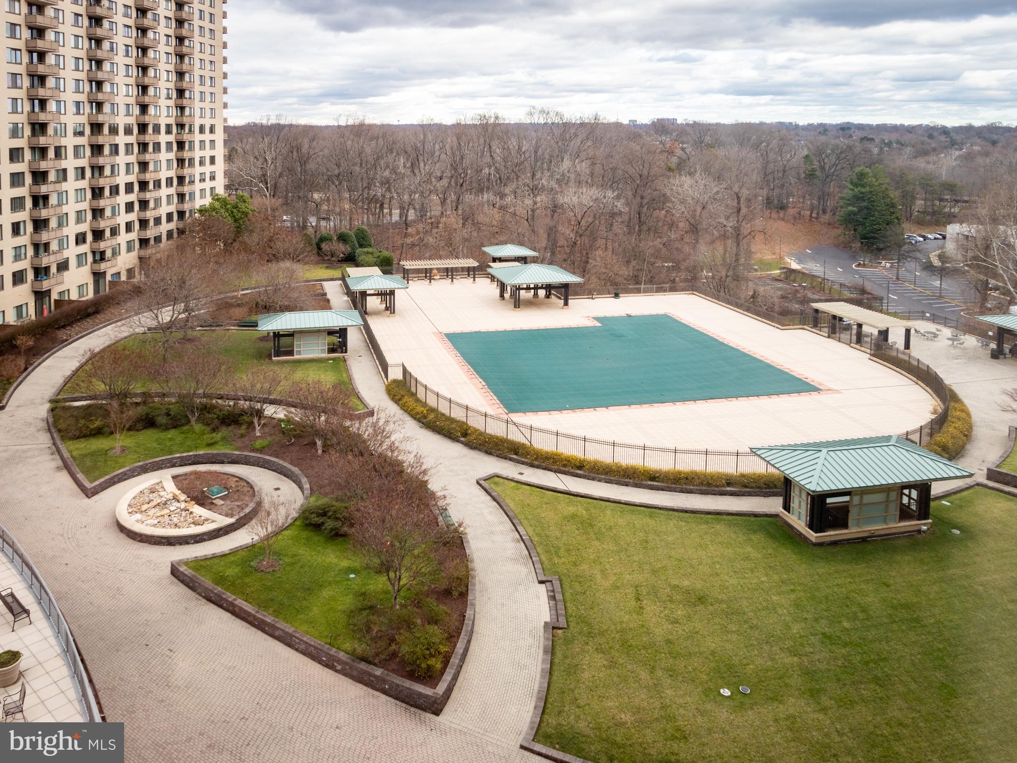 PROMENADE TOWERS - Residential