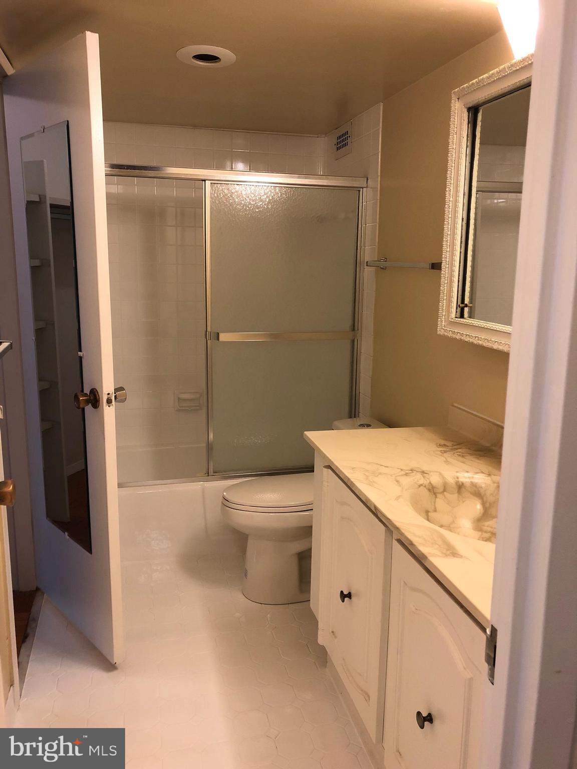 PROMENADE TOWERS - Residential