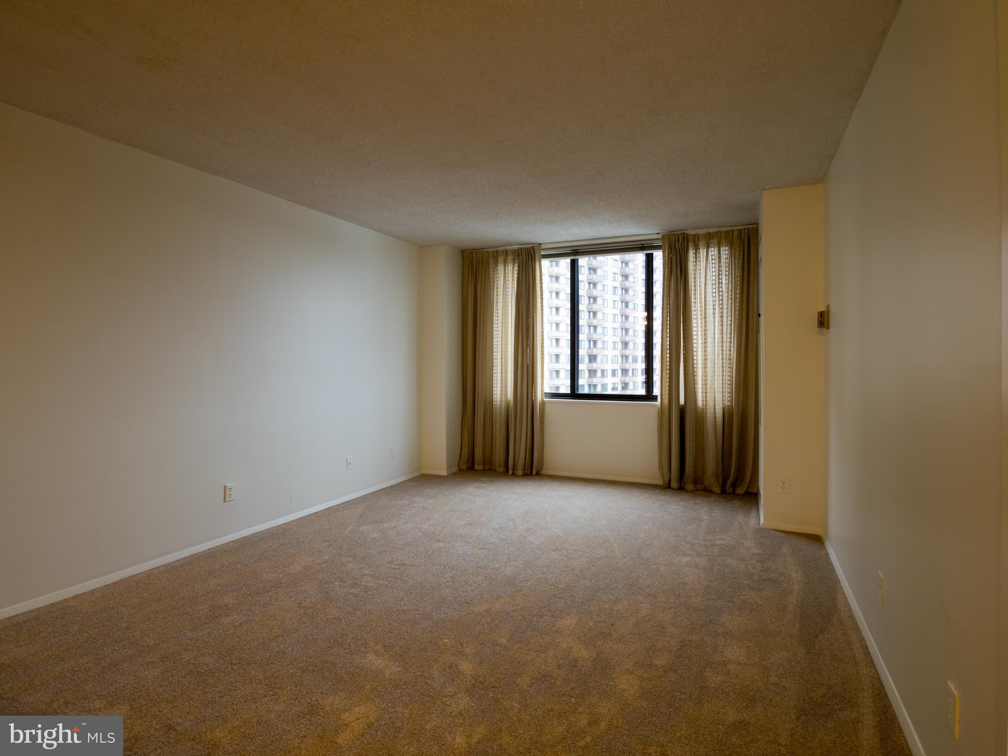 PROMENADE TOWERS - Residential