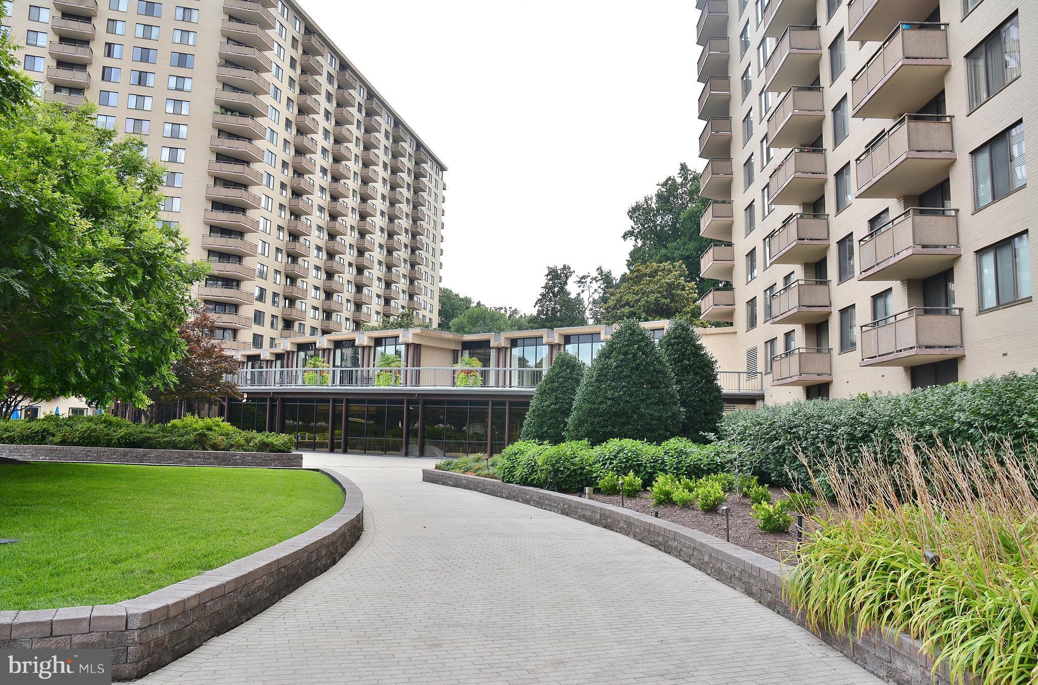 PROMENADE TOWERS - Residential