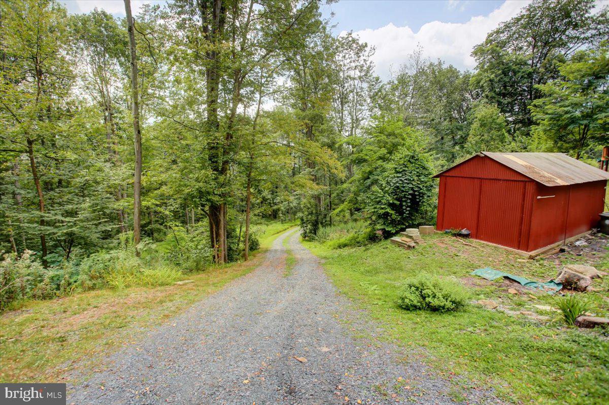 855 LINCOLN HIGHWAY