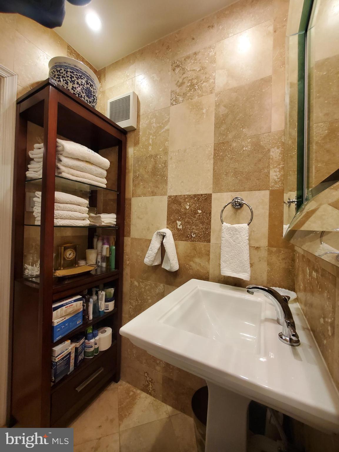 CANAL PLACE - Residential Lease