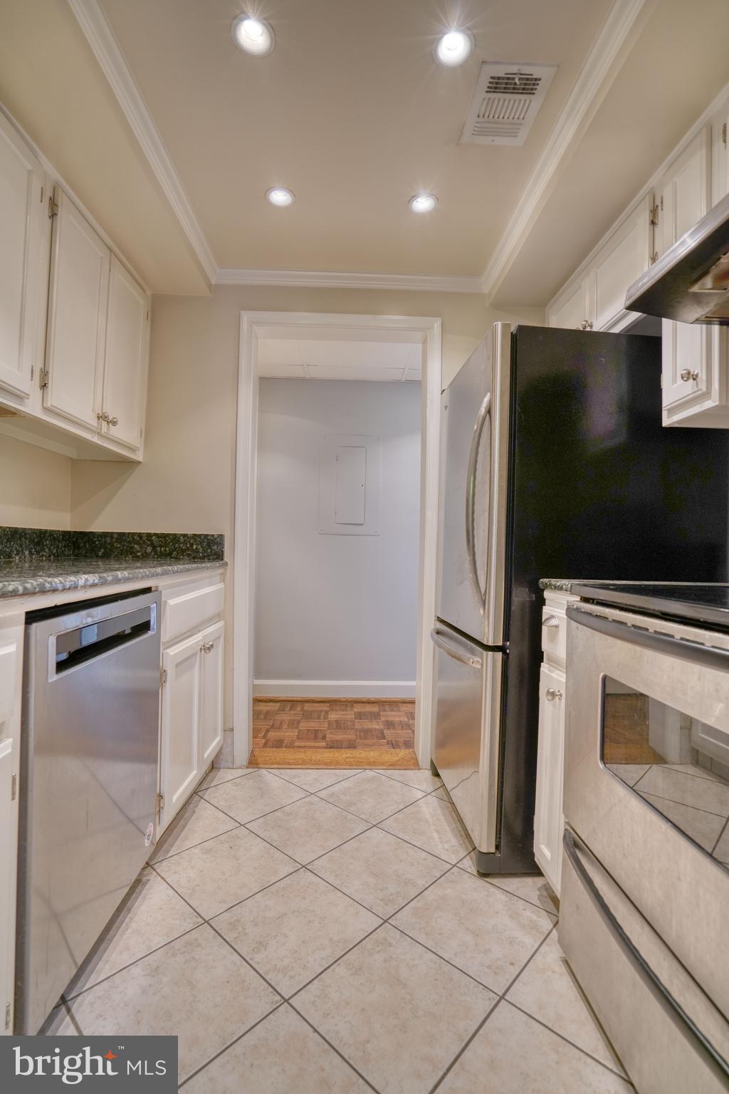 CANAL PLACE - Residential Lease