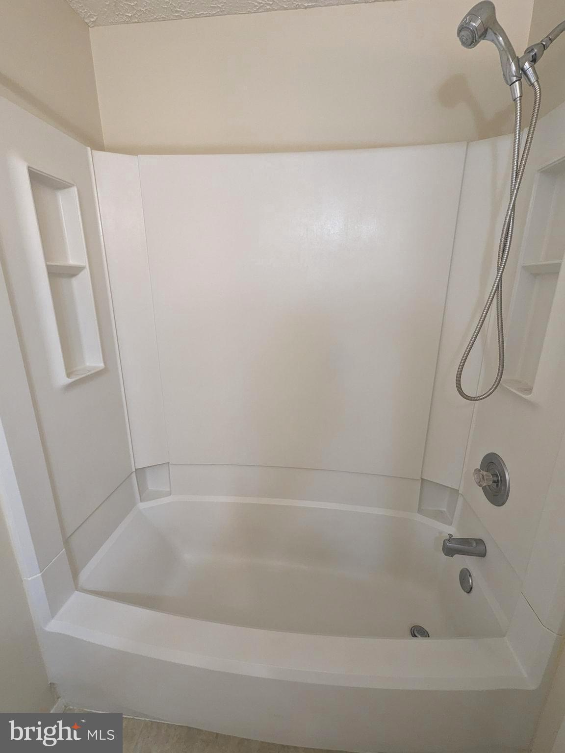 AMBERTOWNE - Residential Lease