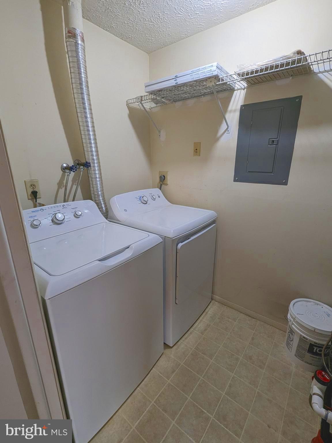 AMBERTOWNE - Residential Lease