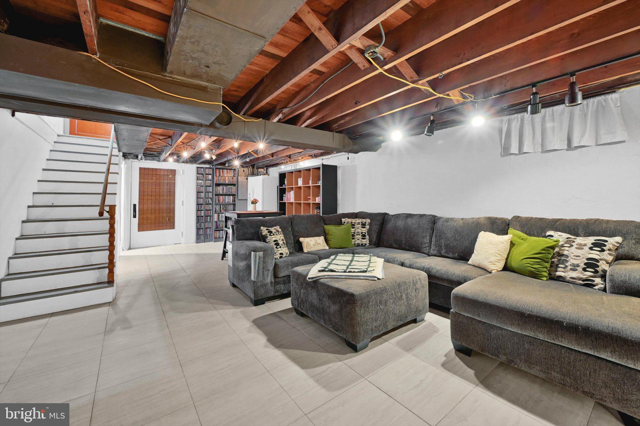 EDENBURG MANOR - Residential