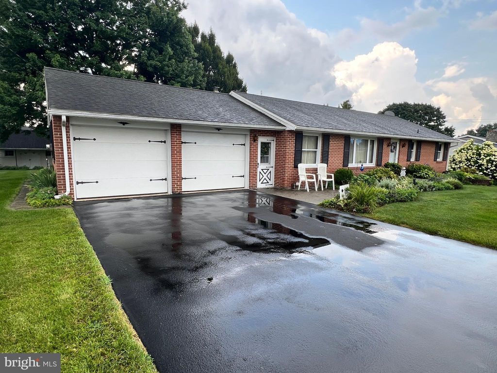 Photo of 724 School Lane, NEW HOLLAND, PA 17557 (MLS # PALA2074716)