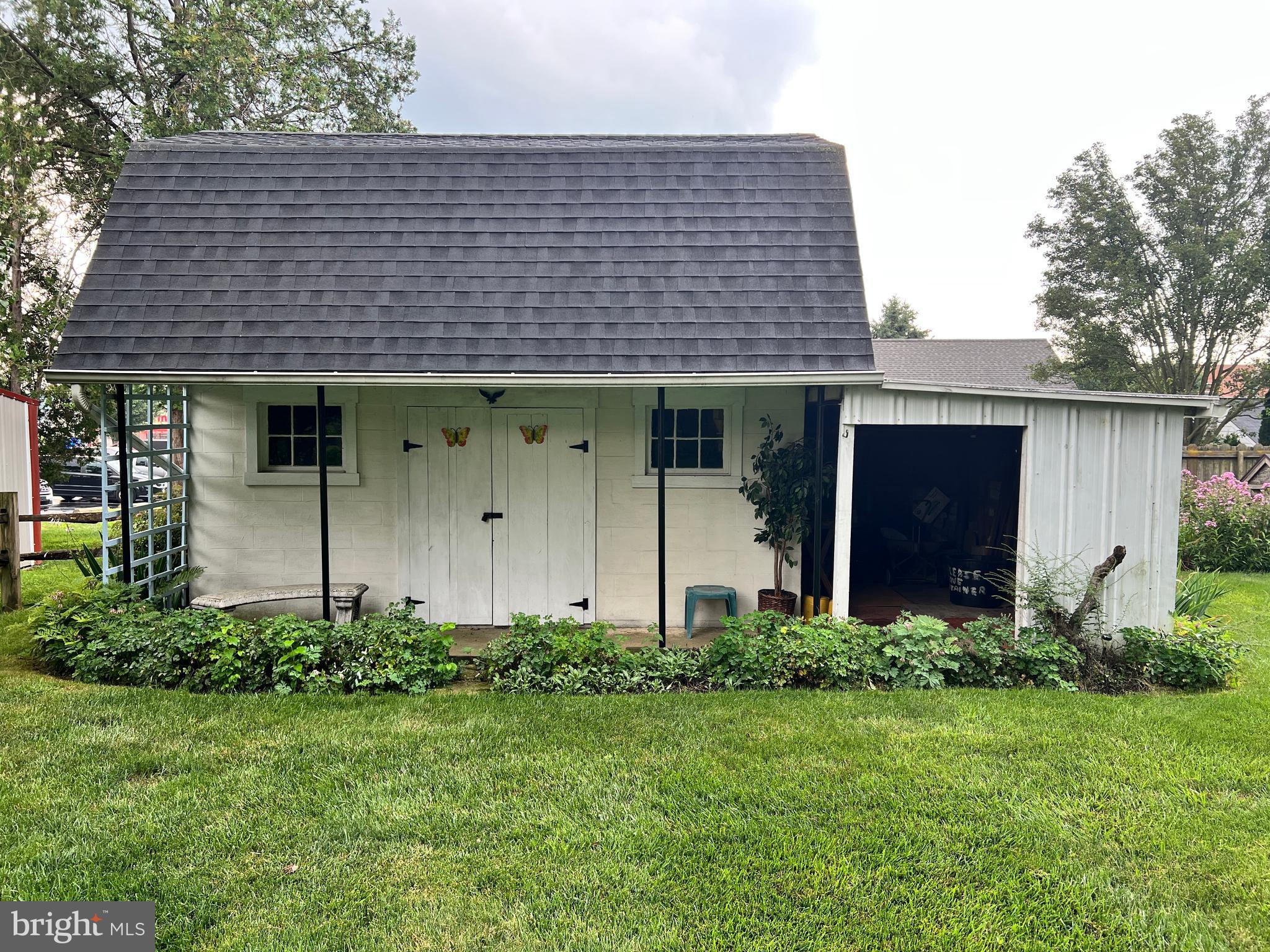724 SCHOOL LANE