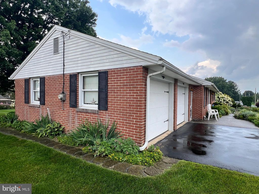 Photo of 724 School Lane, NEW HOLLAND, PA 17557 (MLS # PALA2074716)