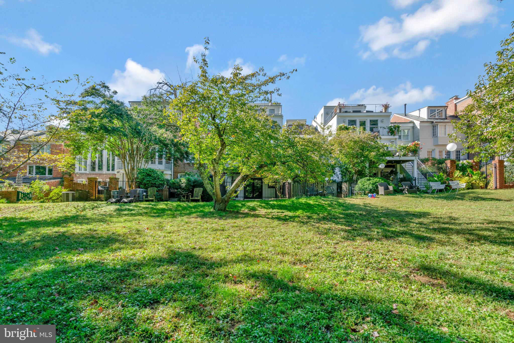 YATES GARDENS - Residential