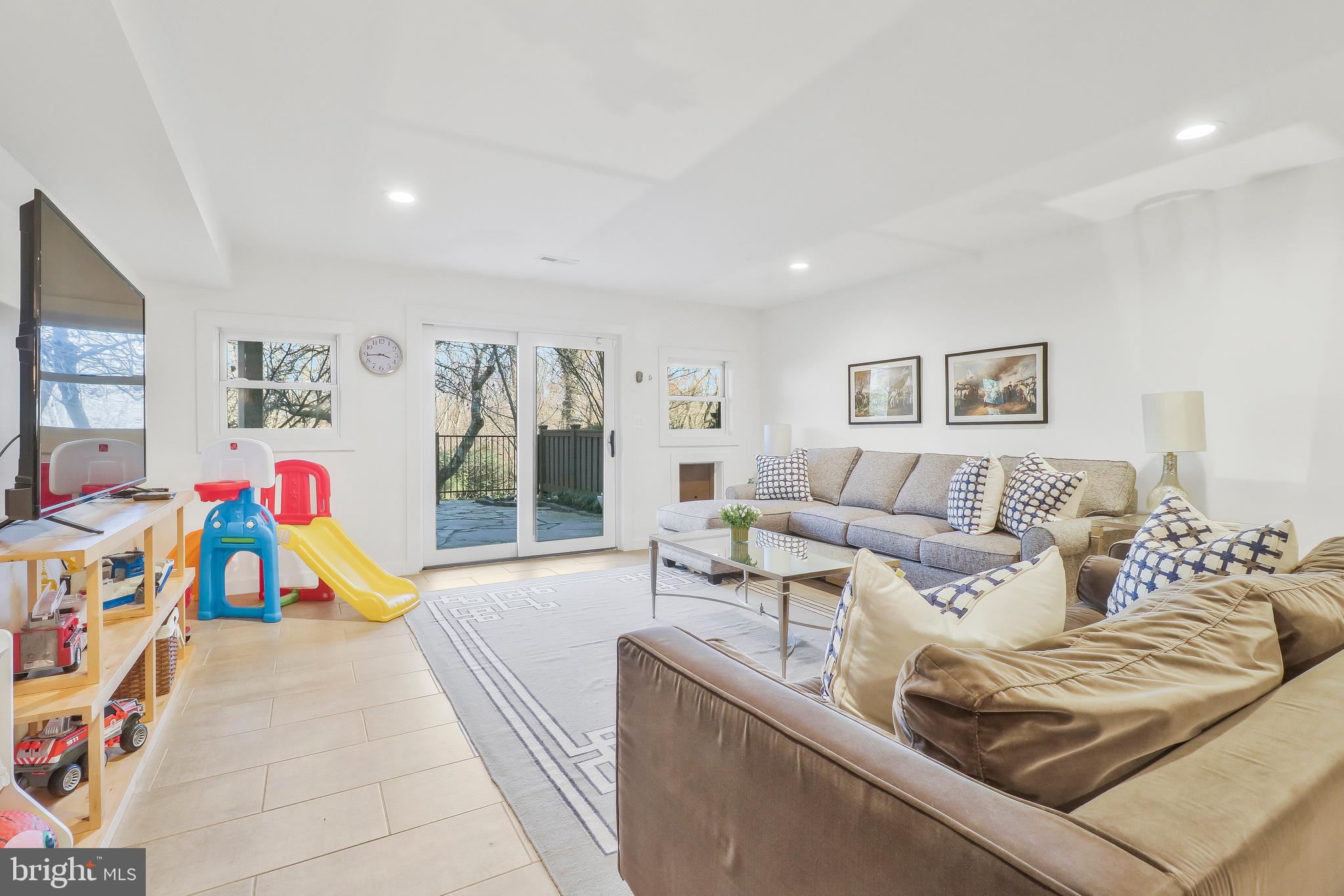 YATES GARDENS - Residential