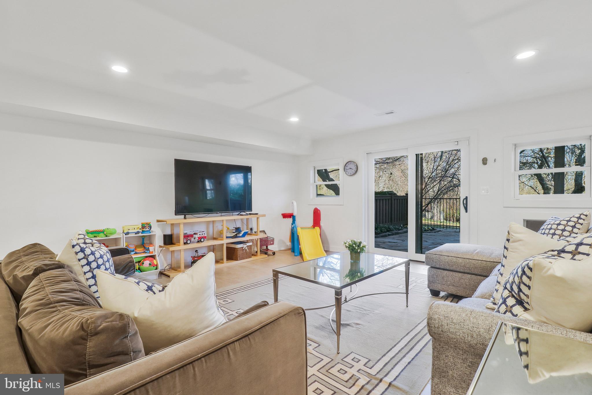 YATES GARDENS - Residential