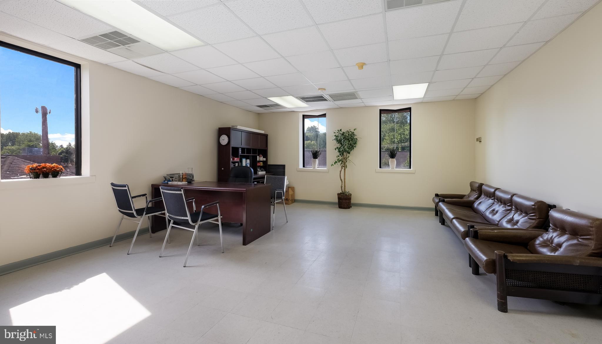 Retail space and/or office available for lease. The owner is flexible on lease term length. This unit, formerly occupied by Mayfair Investments, is now available for lease. Approximately 1,050 RSF.
Tenant will be responsible for rent and utilities, including water/sewer, gas heat, and electric. Rare vacancy in this high-demand area. Parking for 1-3 cars is available directly in front of the property. Mail delivery to the property is included.
Abundant signage options are available, including marquis signage, lighted signage above the front door, and window decals.
Current tenants include a Chinese takeout restaurant, residential tenants, a hair salon, a massage salon, and a formal sit-down restaurant.
Don’t miss this opportunity!