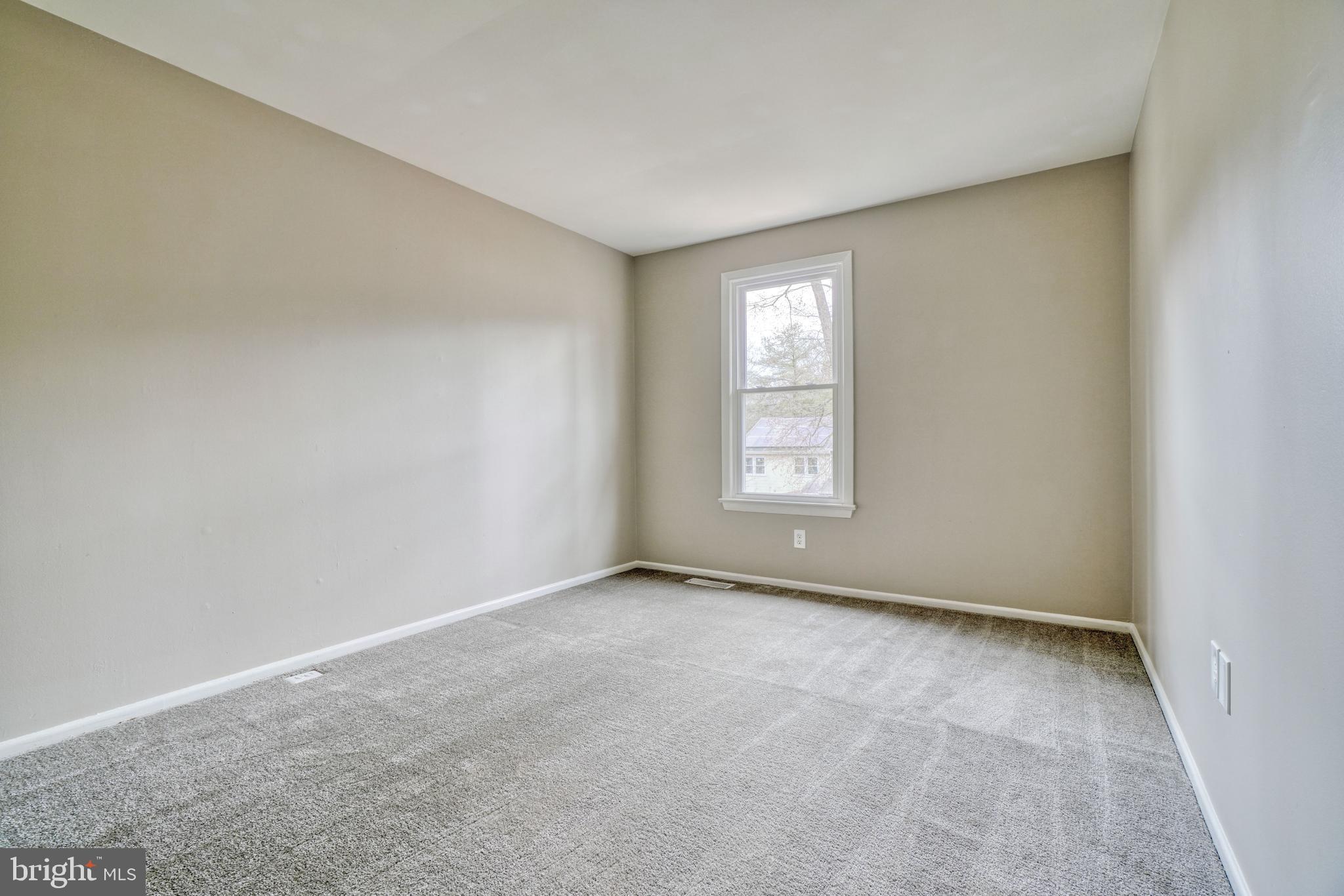 WHISPERING WOODS - Residential