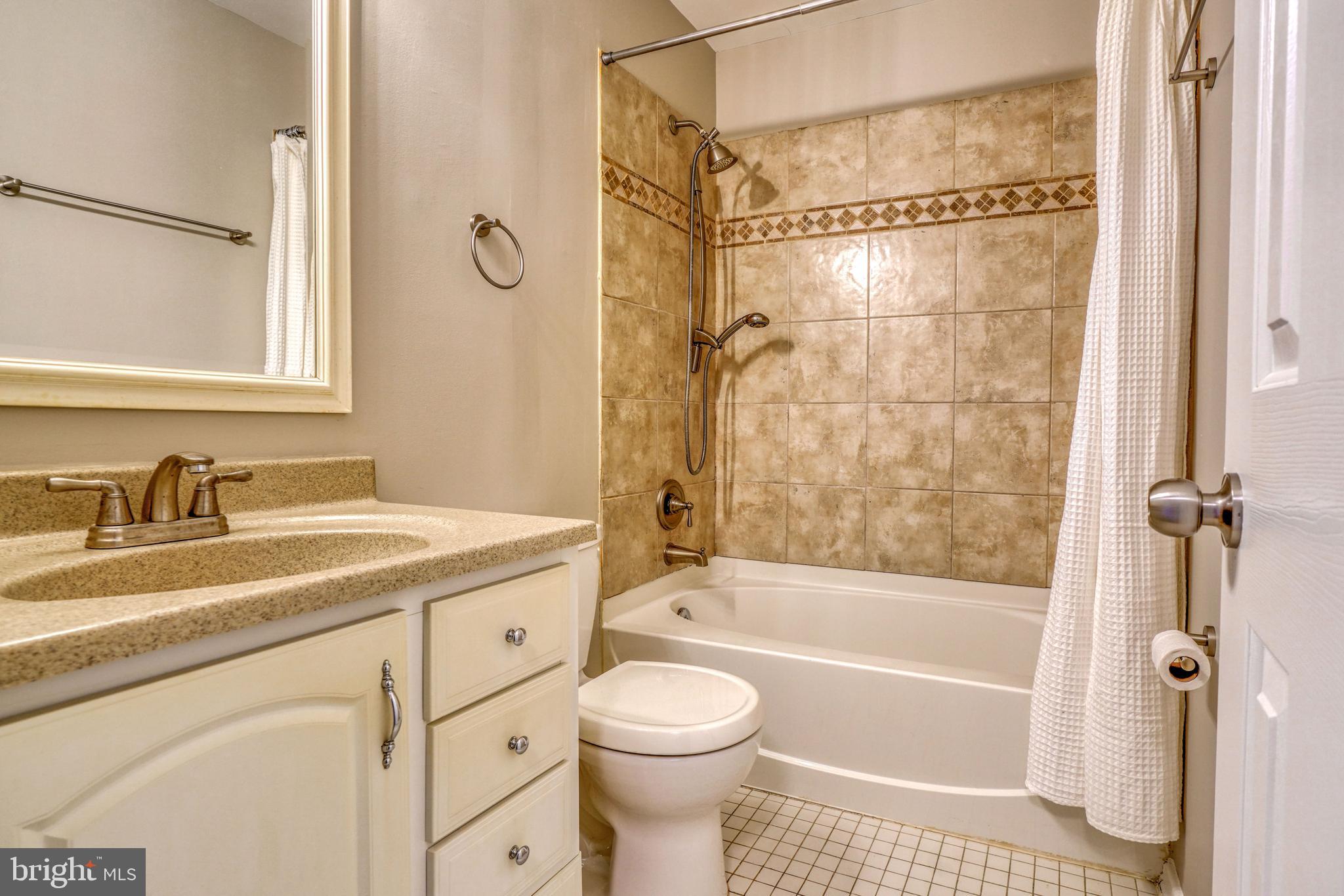 WHISPERING WOODS - Residential