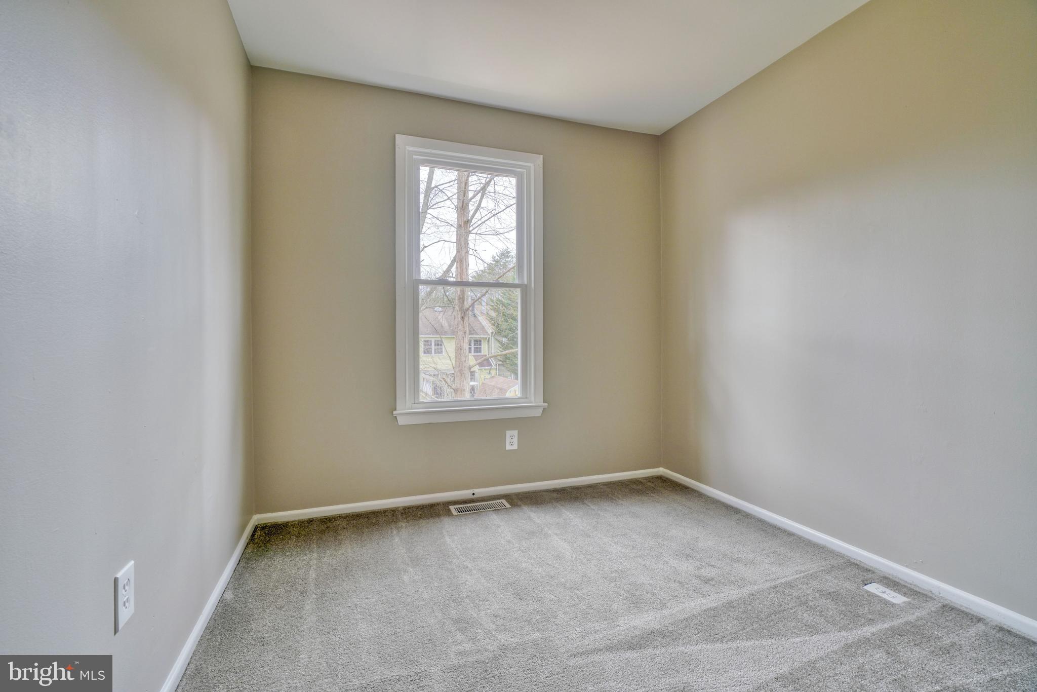 WHISPERING WOODS - Residential