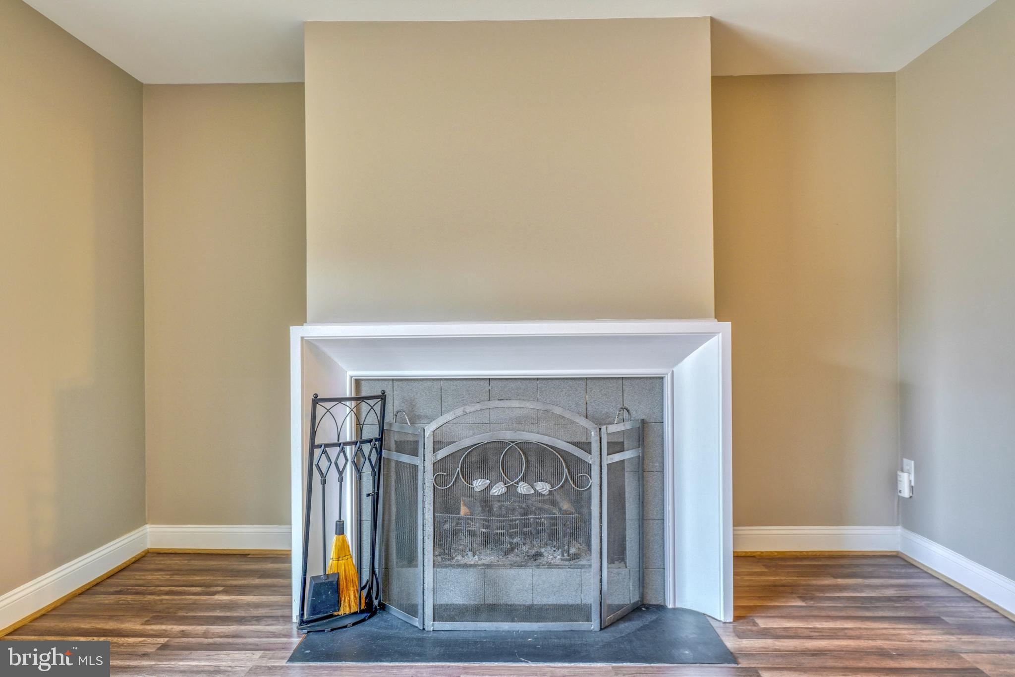 WHISPERING WOODS - Residential