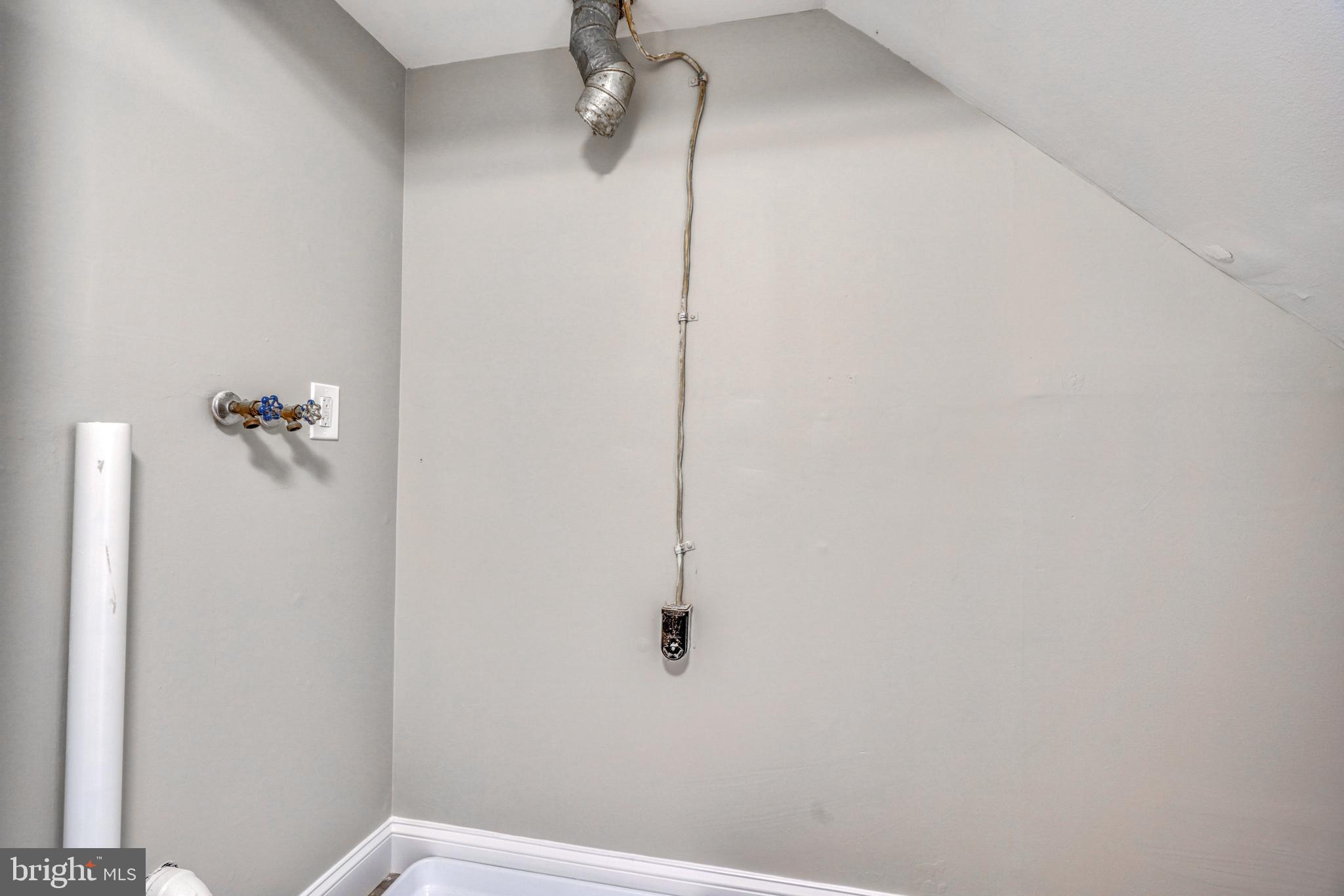 WHISPERING WOODS - Residential