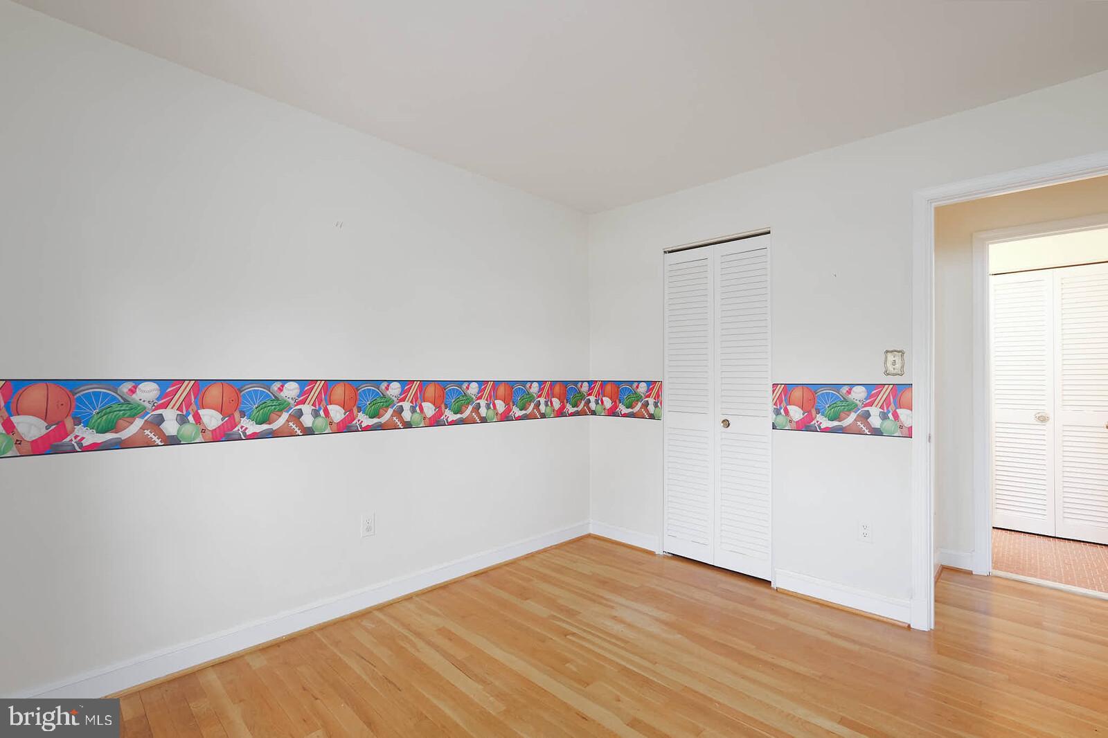 WILLIAMSBURG VILLAGE - Residential