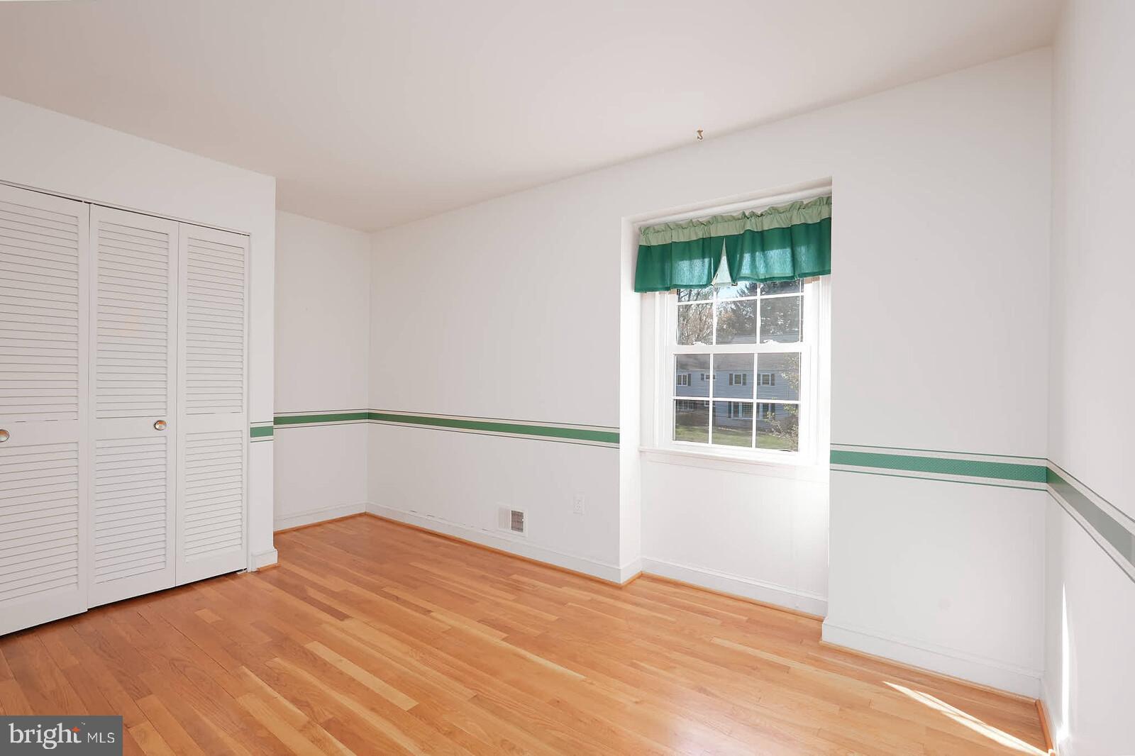 WILLIAMSBURG VILLAGE - Residential