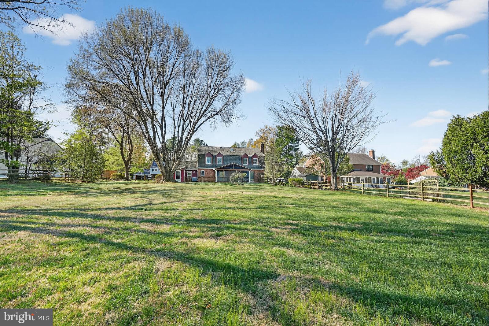 WILLIAMSBURG VILLAGE - Residential