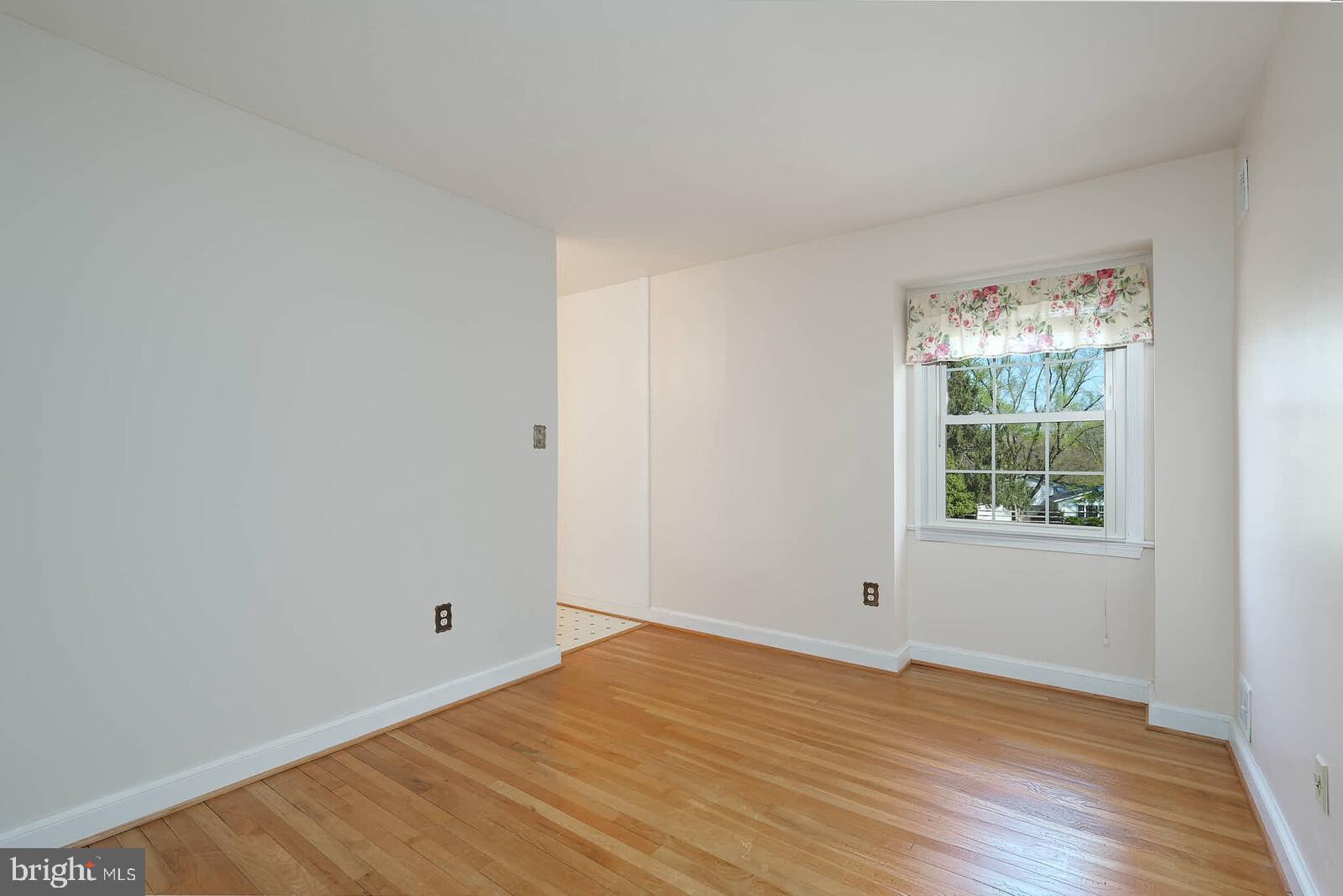 WILLIAMSBURG VILLAGE - Residential