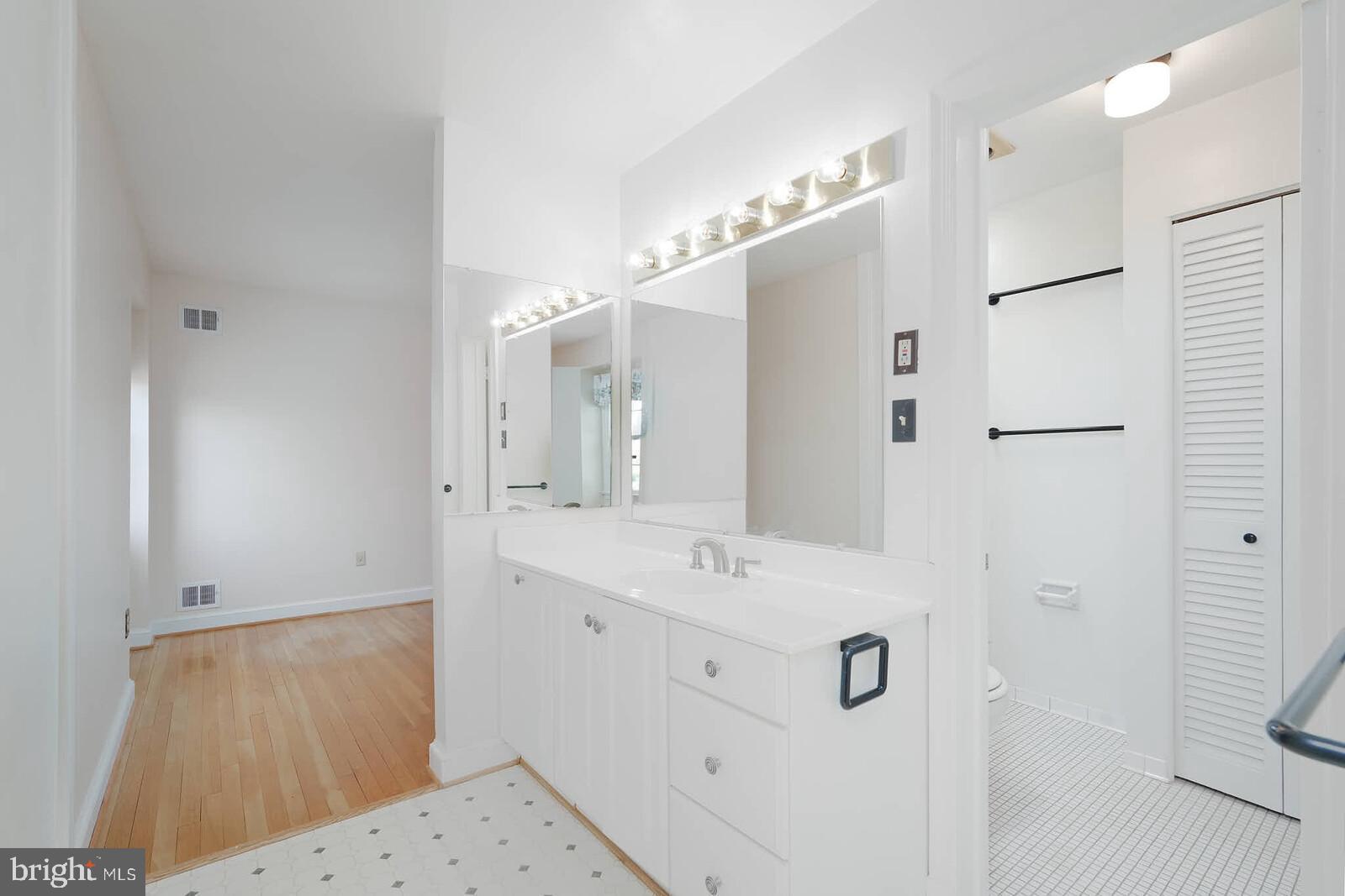 WILLIAMSBURG VILLAGE - Residential