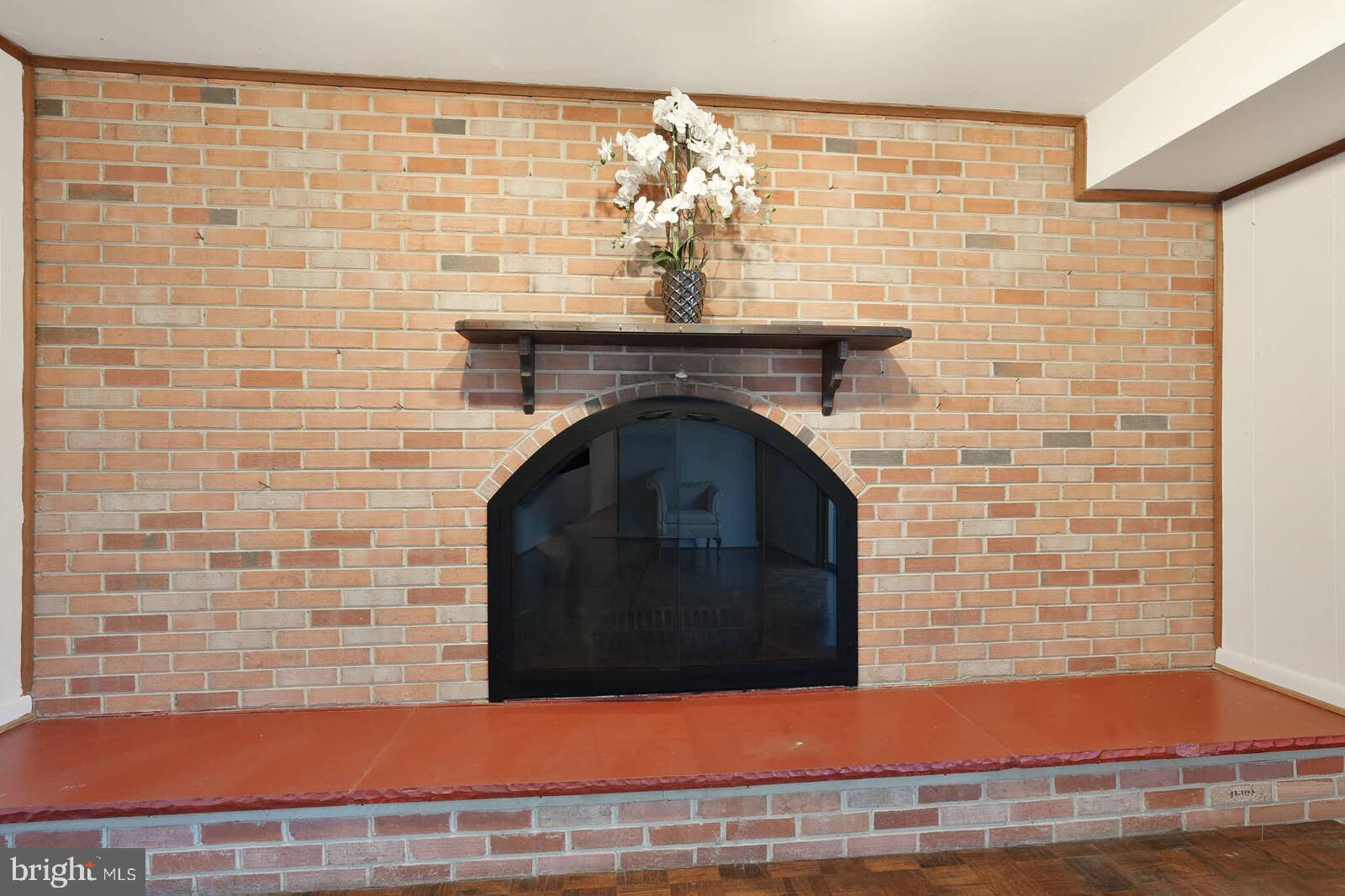 WILLIAMSBURG VILLAGE - Residential