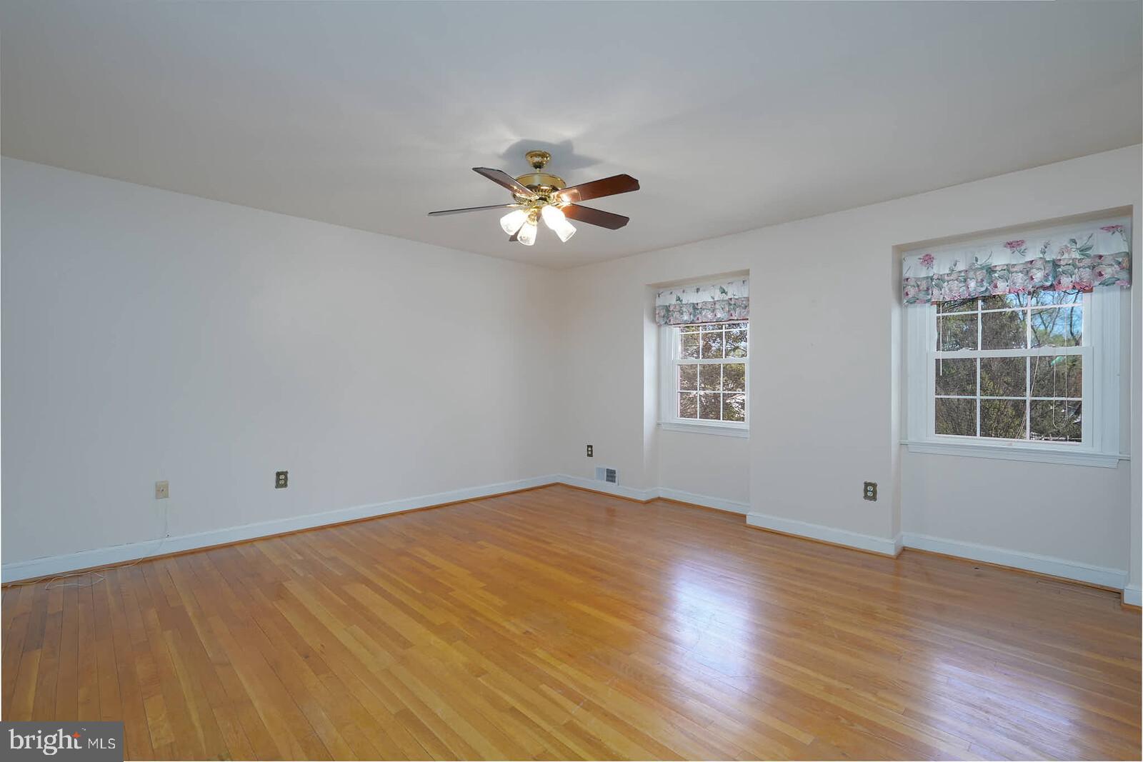 WILLIAMSBURG VILLAGE - Residential