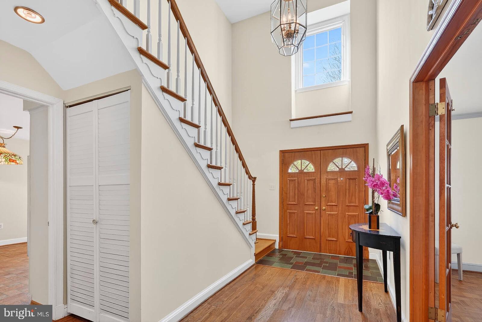 WILLIAMSBURG VILLAGE - Residential