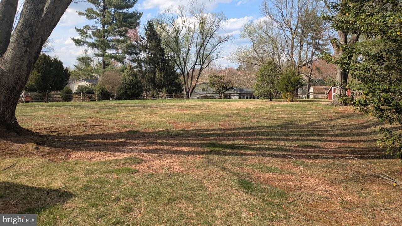 WILLIAMSBURG VILLAGE - Residential