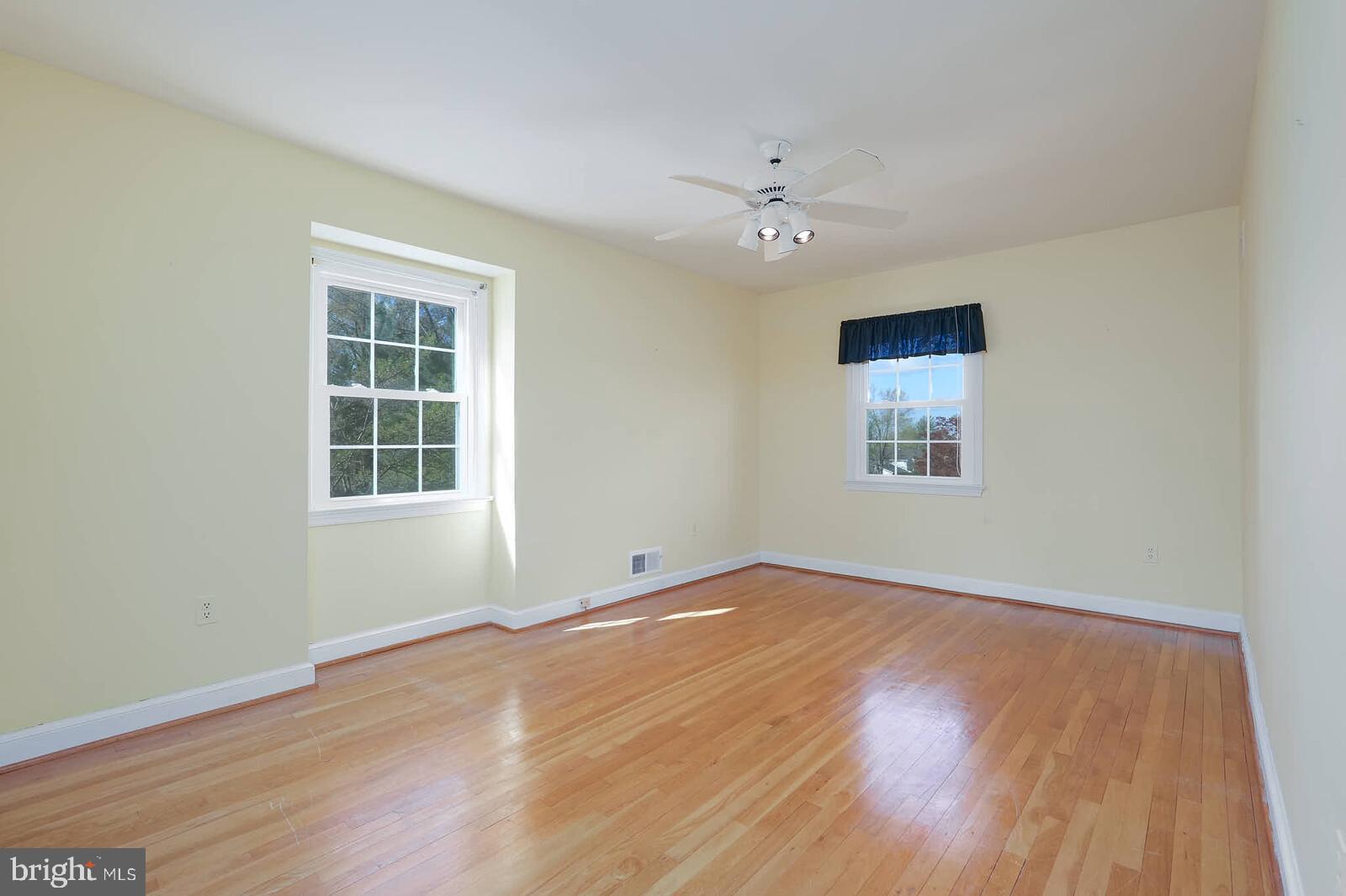 WILLIAMSBURG VILLAGE - Residential