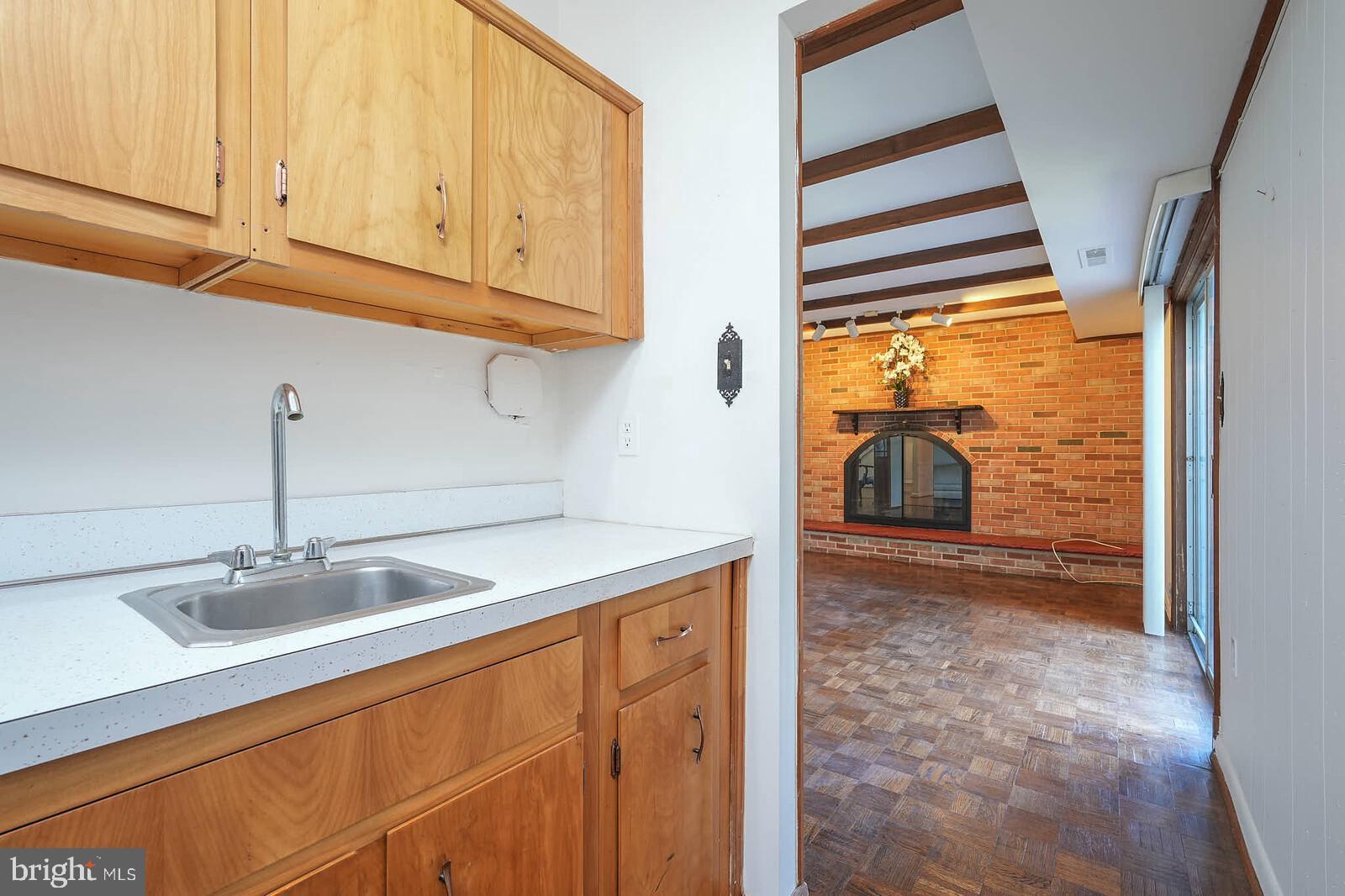 WILLIAMSBURG VILLAGE - Residential