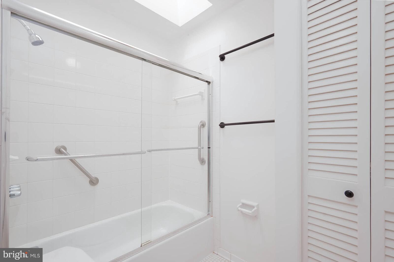 WILLIAMSBURG VILLAGE - Residential