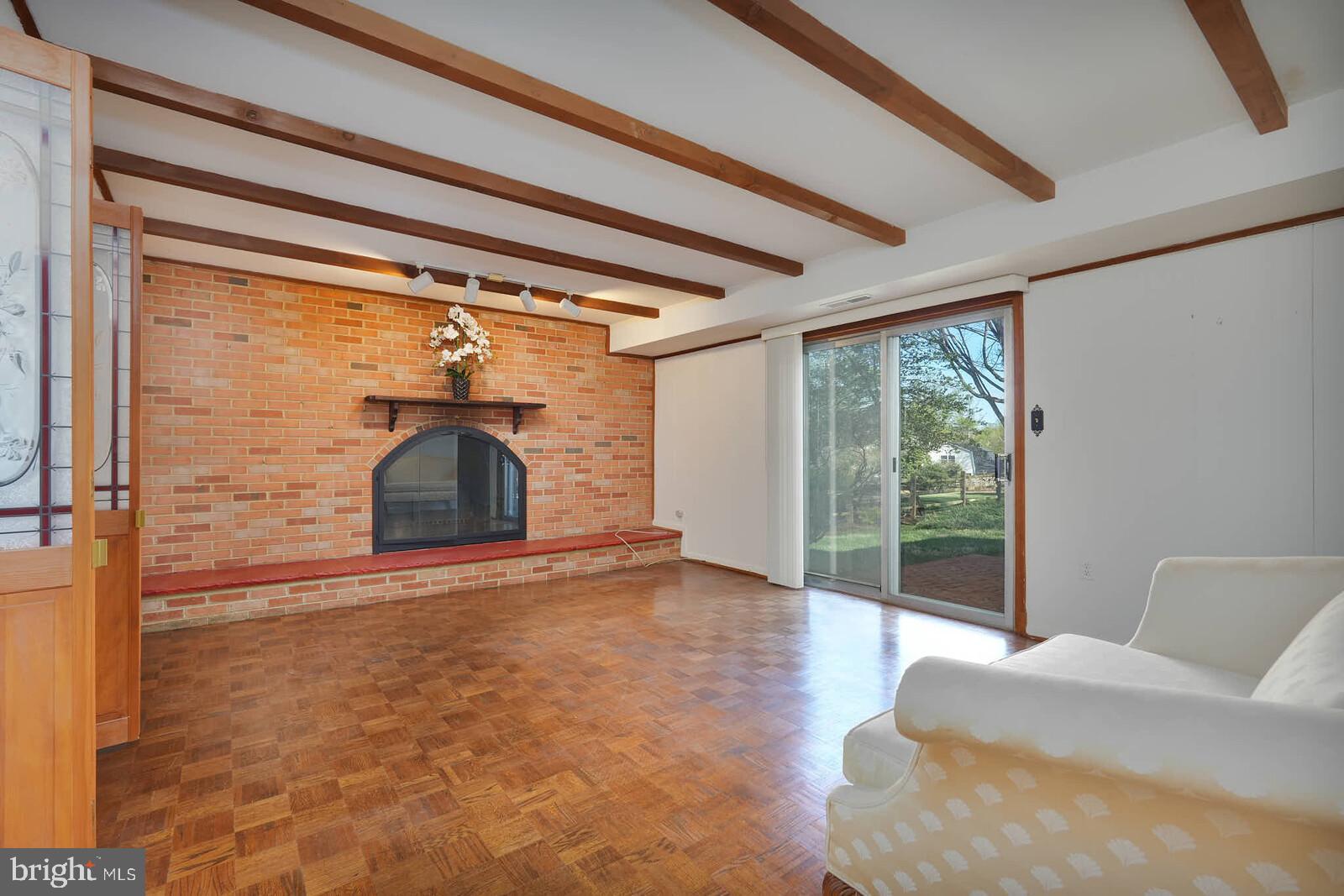 WILLIAMSBURG VILLAGE - Residential