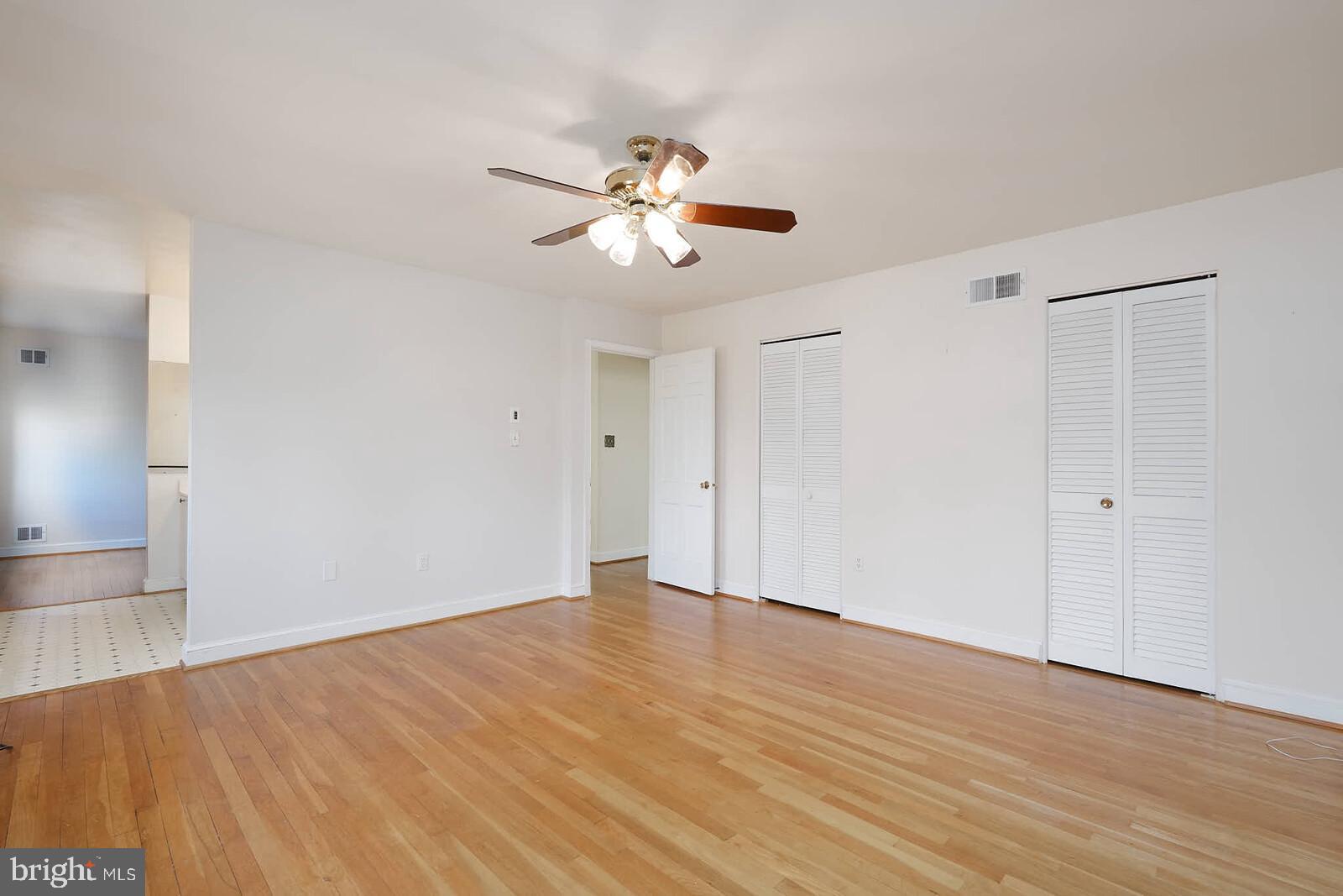 WILLIAMSBURG VILLAGE - Residential