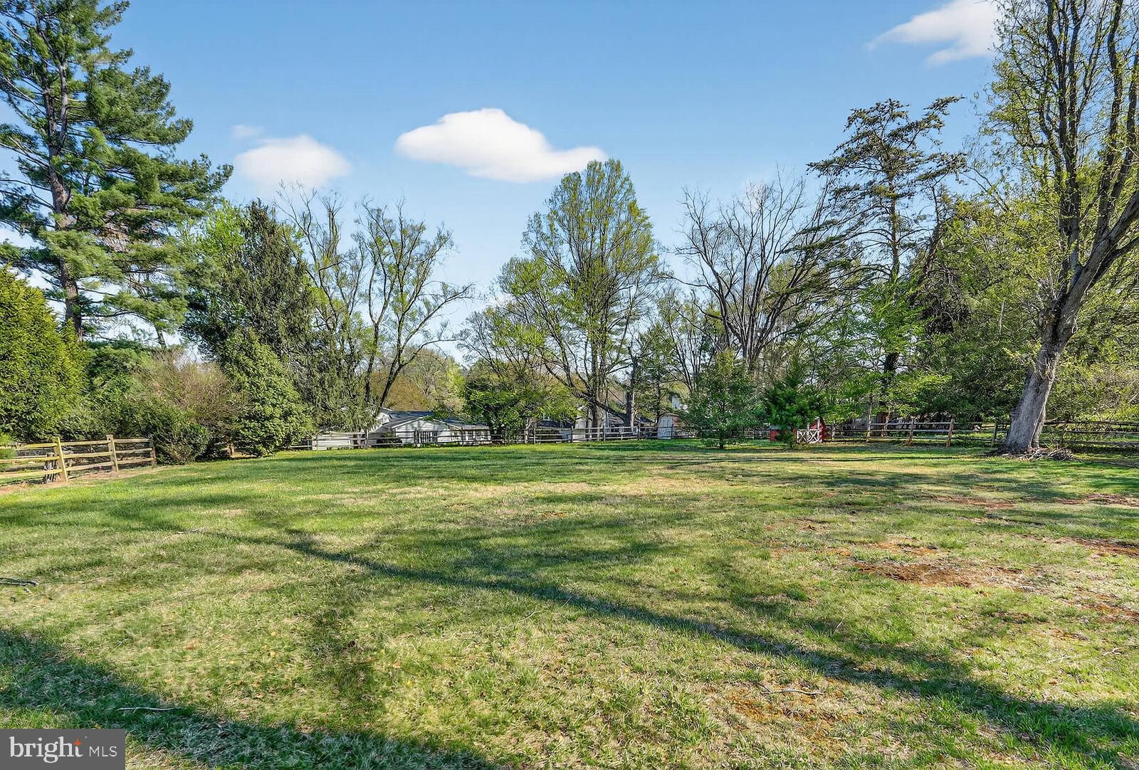 WILLIAMSBURG VILLAGE - Residential