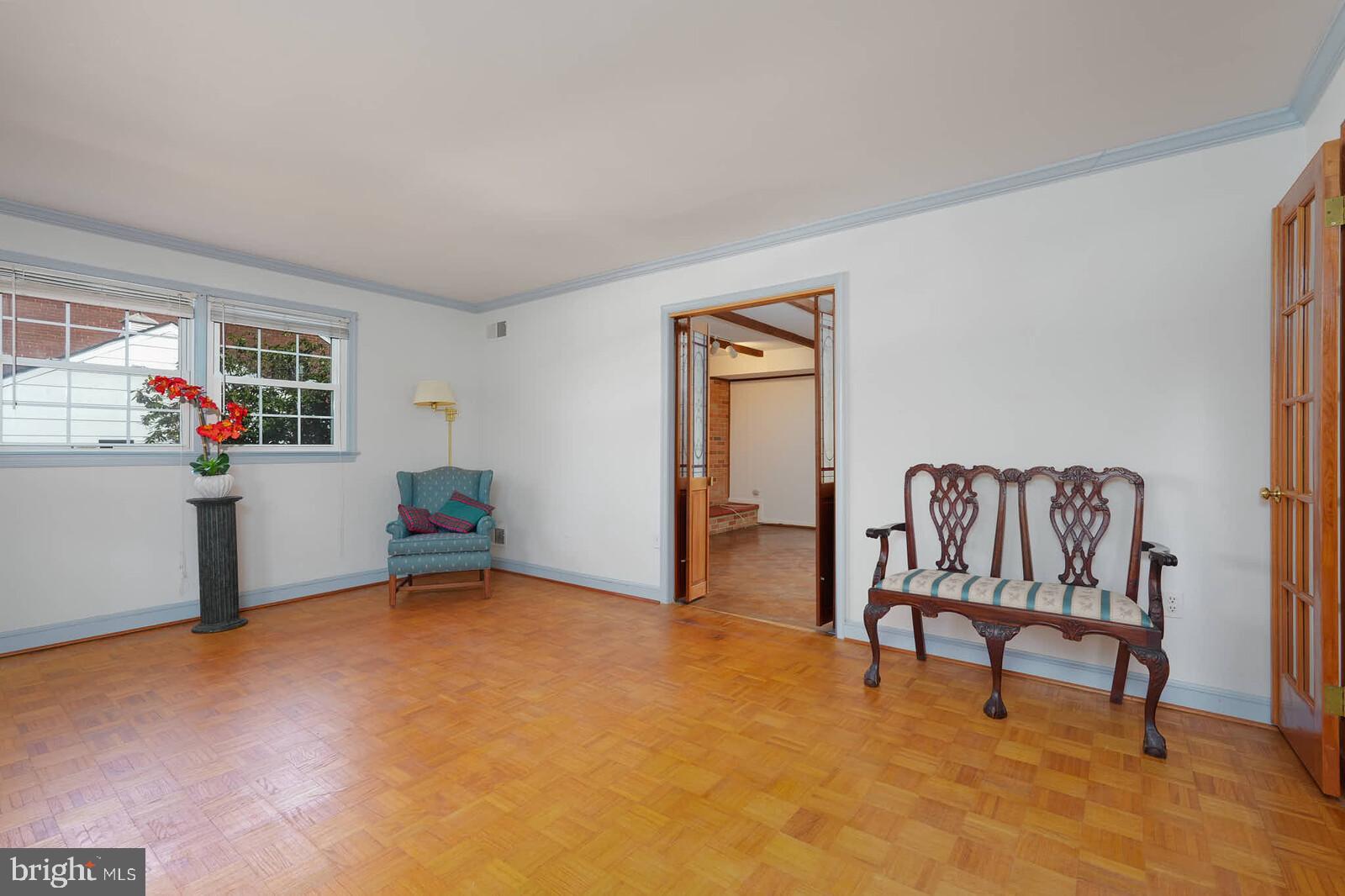 WILLIAMSBURG VILLAGE - Residential