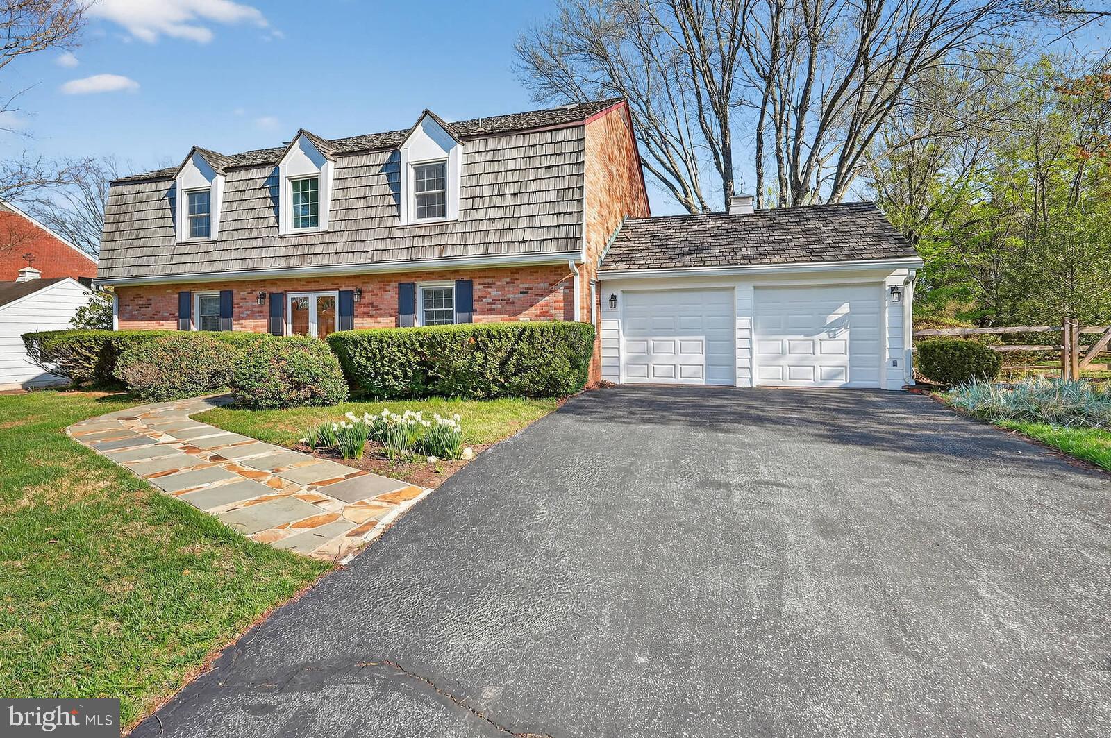 WILLIAMSBURG VILLAGE - Residential