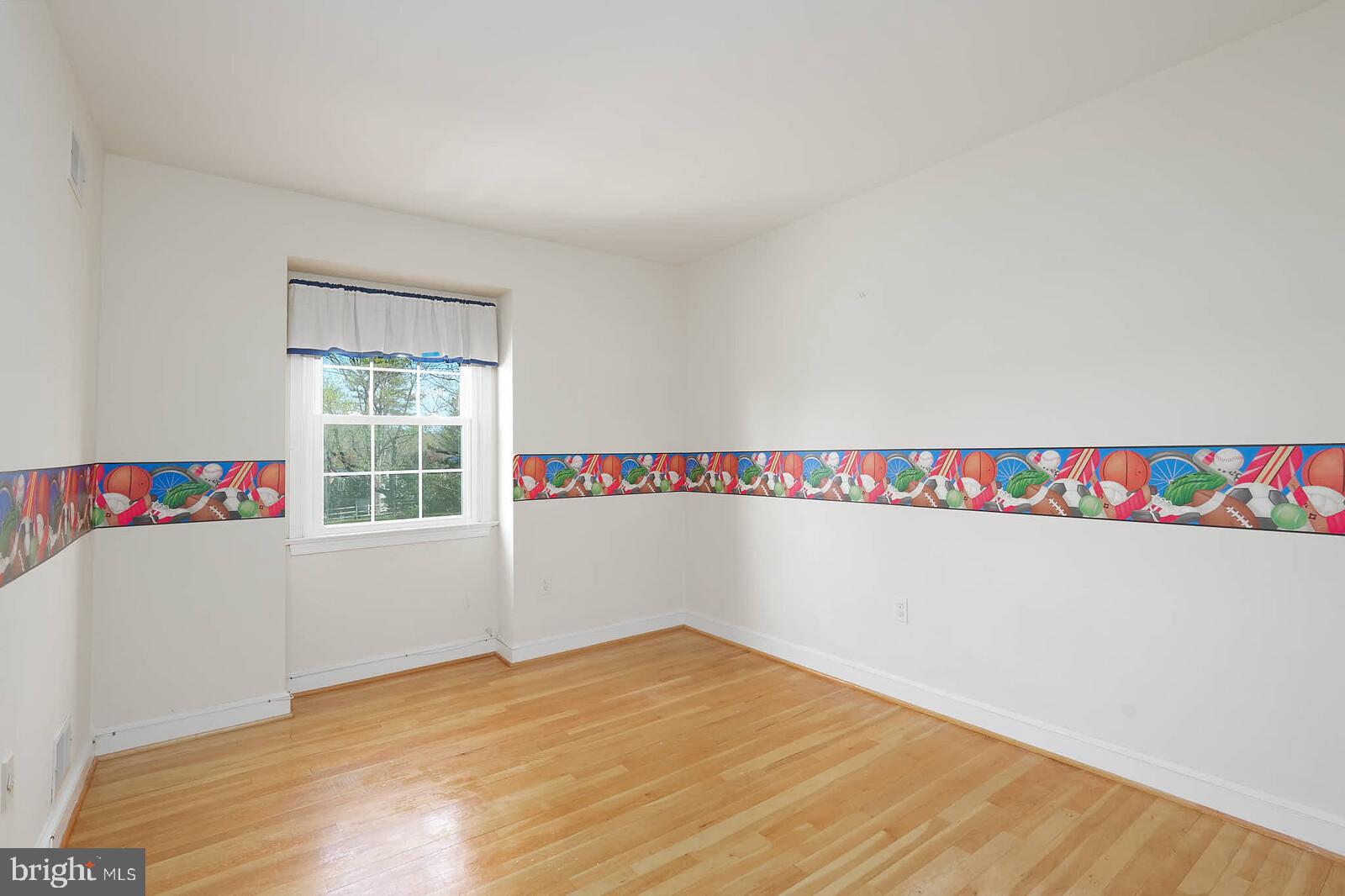 WILLIAMSBURG VILLAGE - Residential