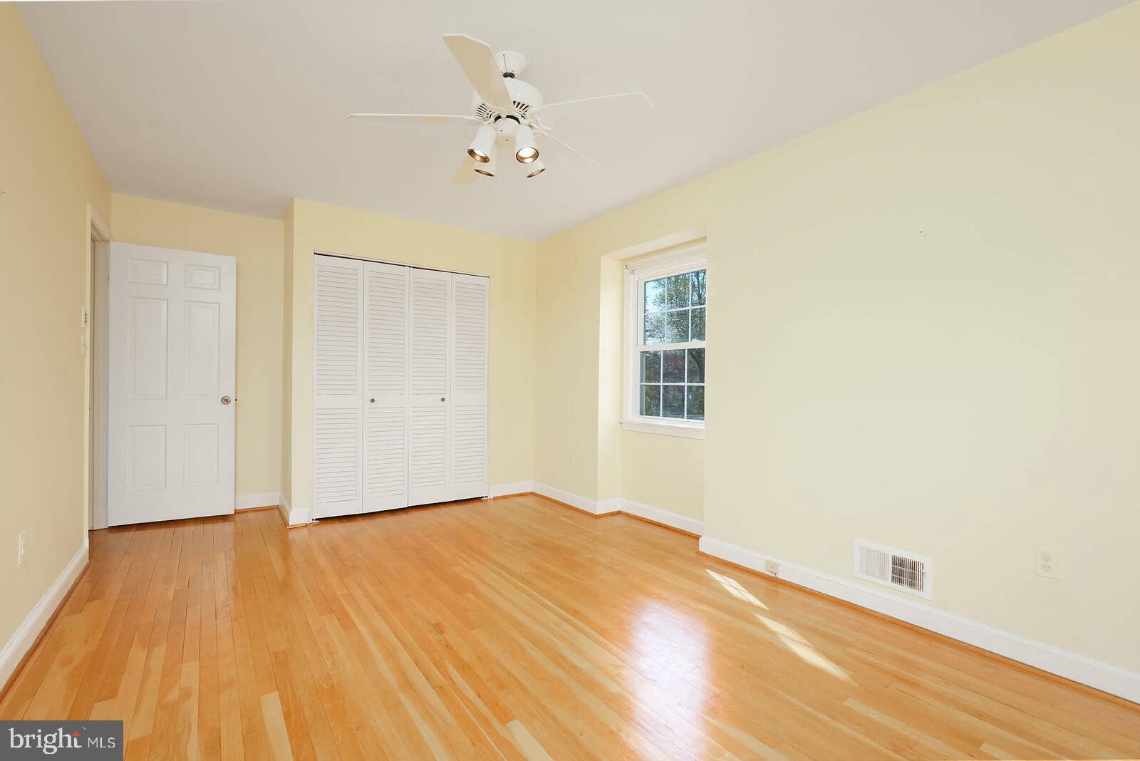 WILLIAMSBURG VILLAGE - Residential