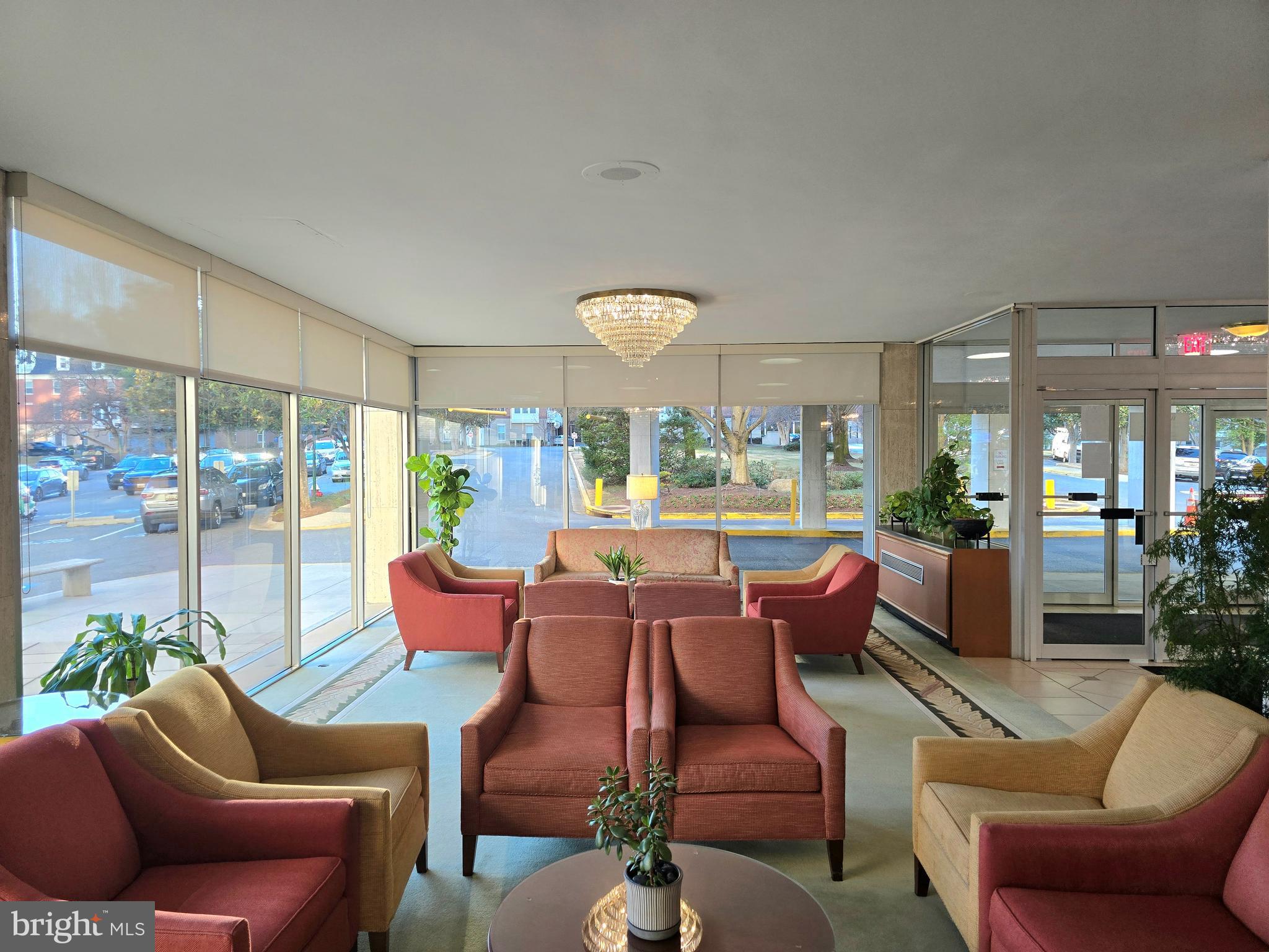 10201 GROSVENOR PLACE 527