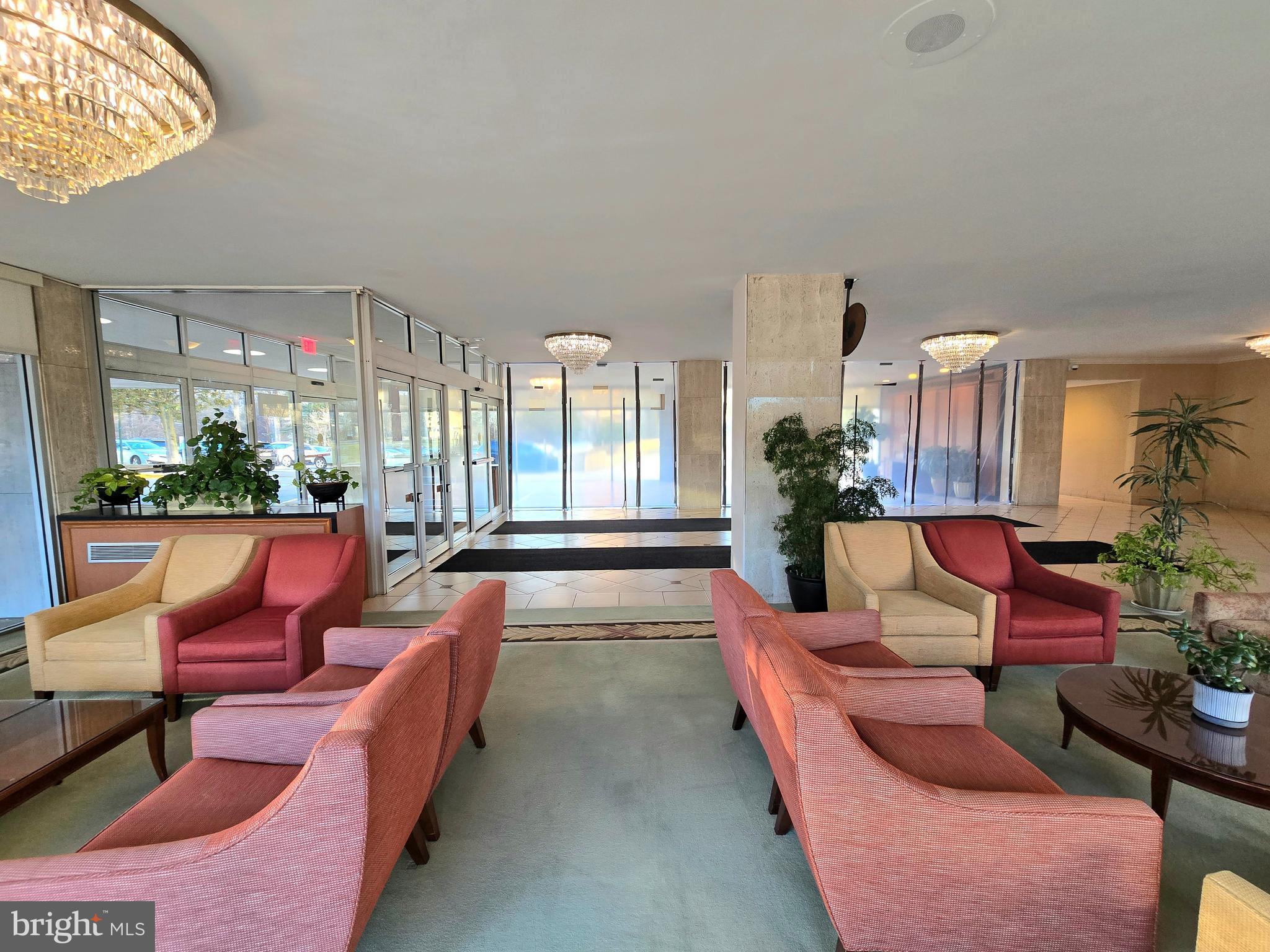 10201 GROSVENOR PLACE 527