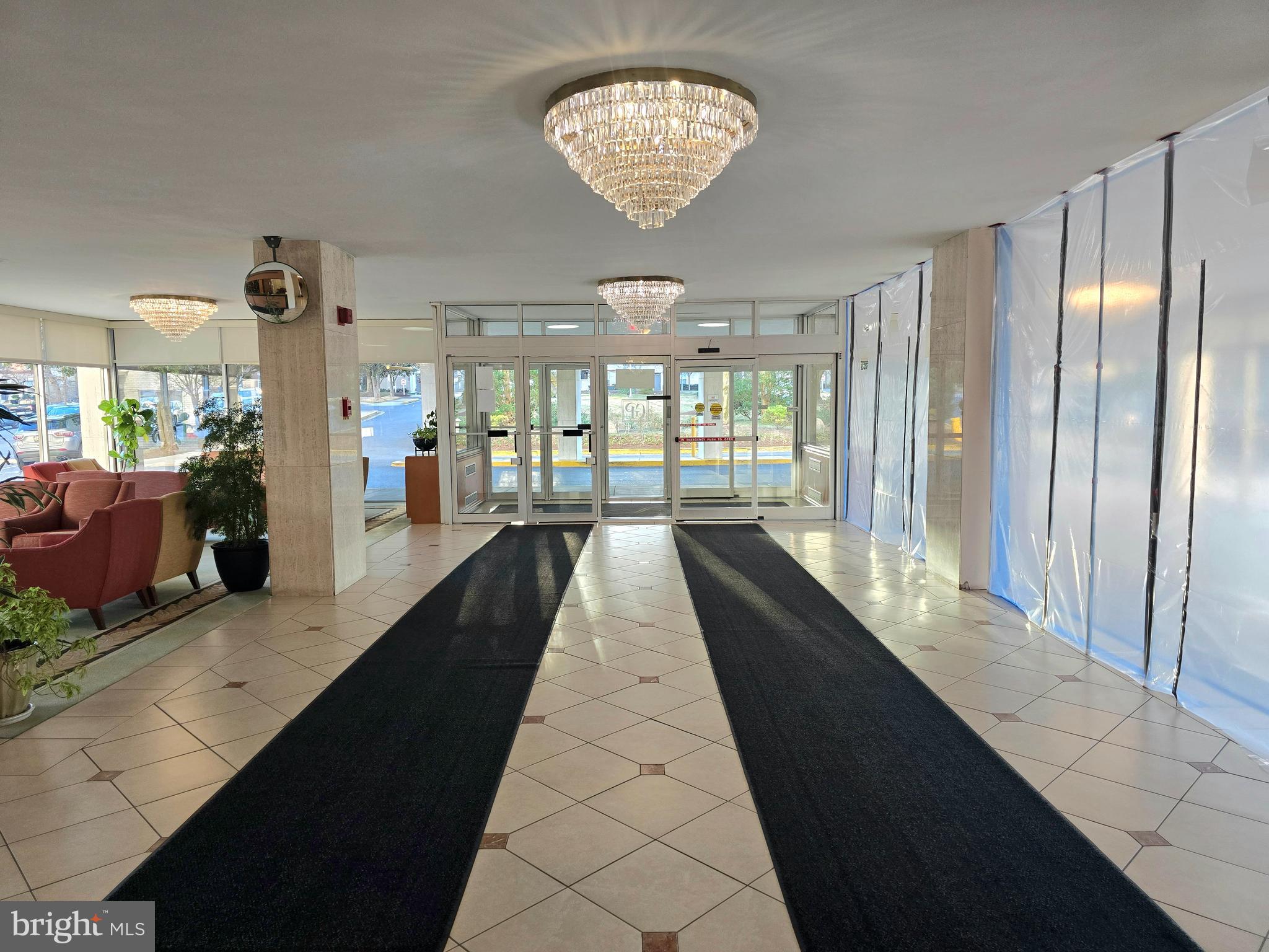 10201 GROSVENOR PLACE 527