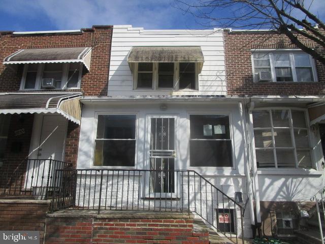 Two story, two bedroom row home  with rear deck and enclosed front porch. Nice sized living room/dining room and modern kitchen on the first floor. Two bedrooms plus modern full bath on the 2nd floor. Conveniently located just off of Broad St, close to The Sports Complex and Walt Whitman Bridge. Perfect starter home for owner occupant buyers. HUD home now available for Owner Occupants, Nonprofits, and Government Agencies. Bid Submission Deadline: