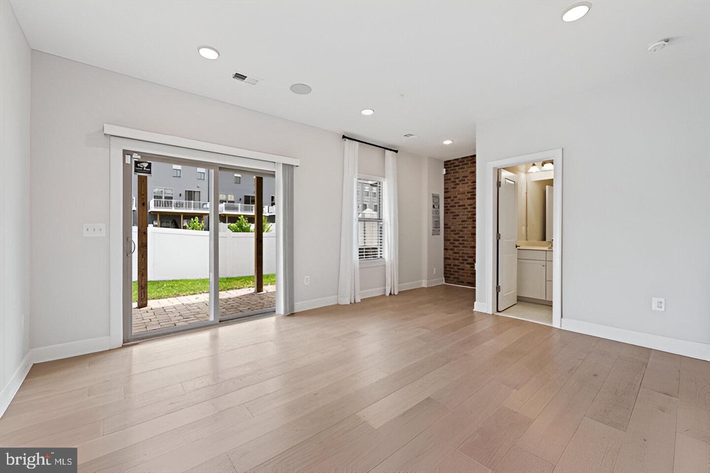 DOMINION TRAIL - Residential Lease