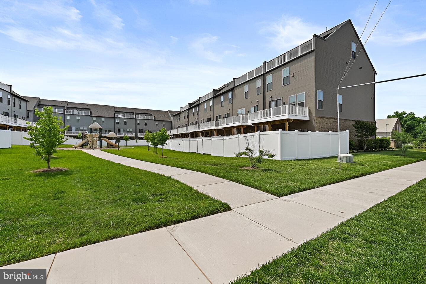 DOMINION TRAIL - Residential Lease