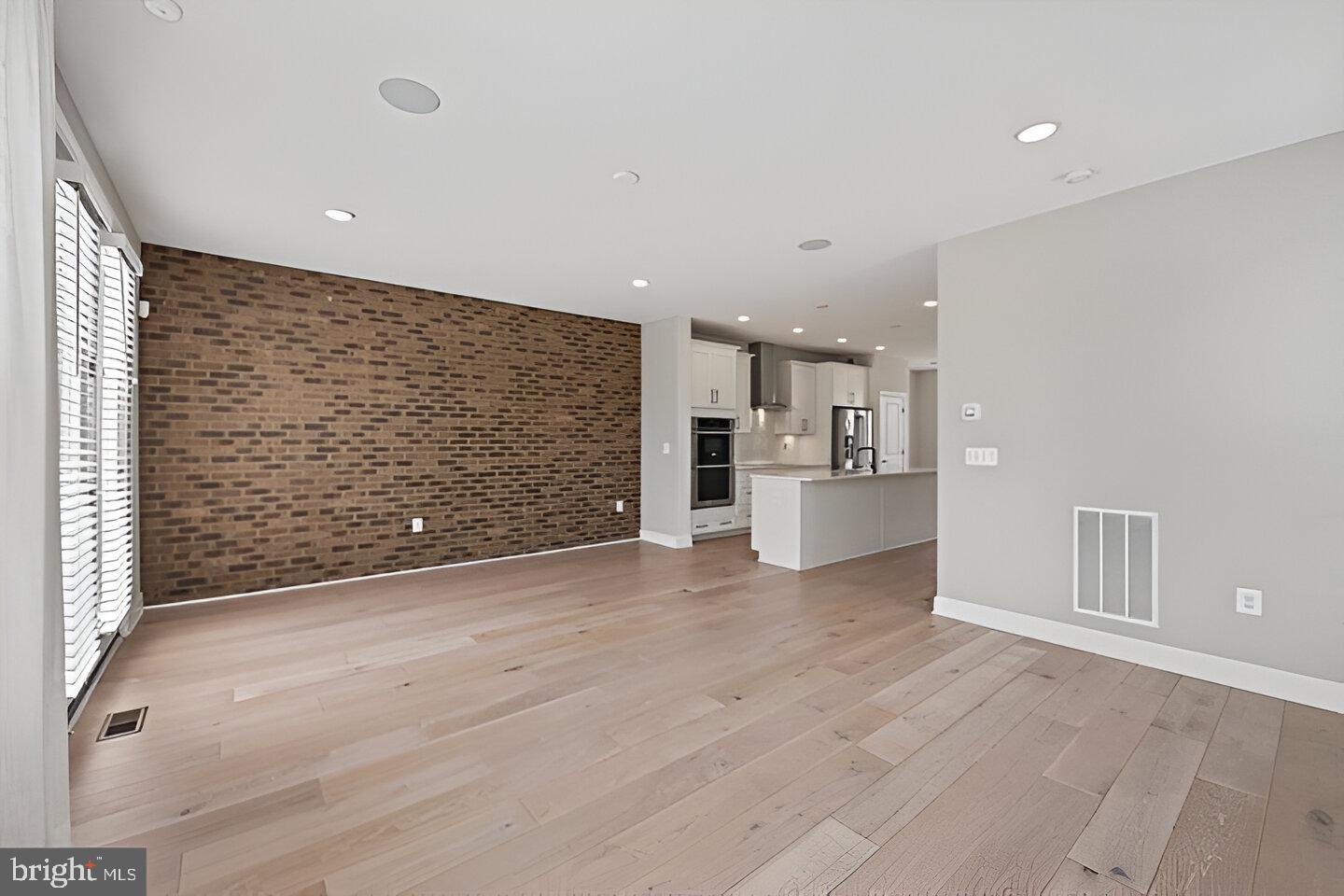 DOMINION TRAIL - Residential Lease