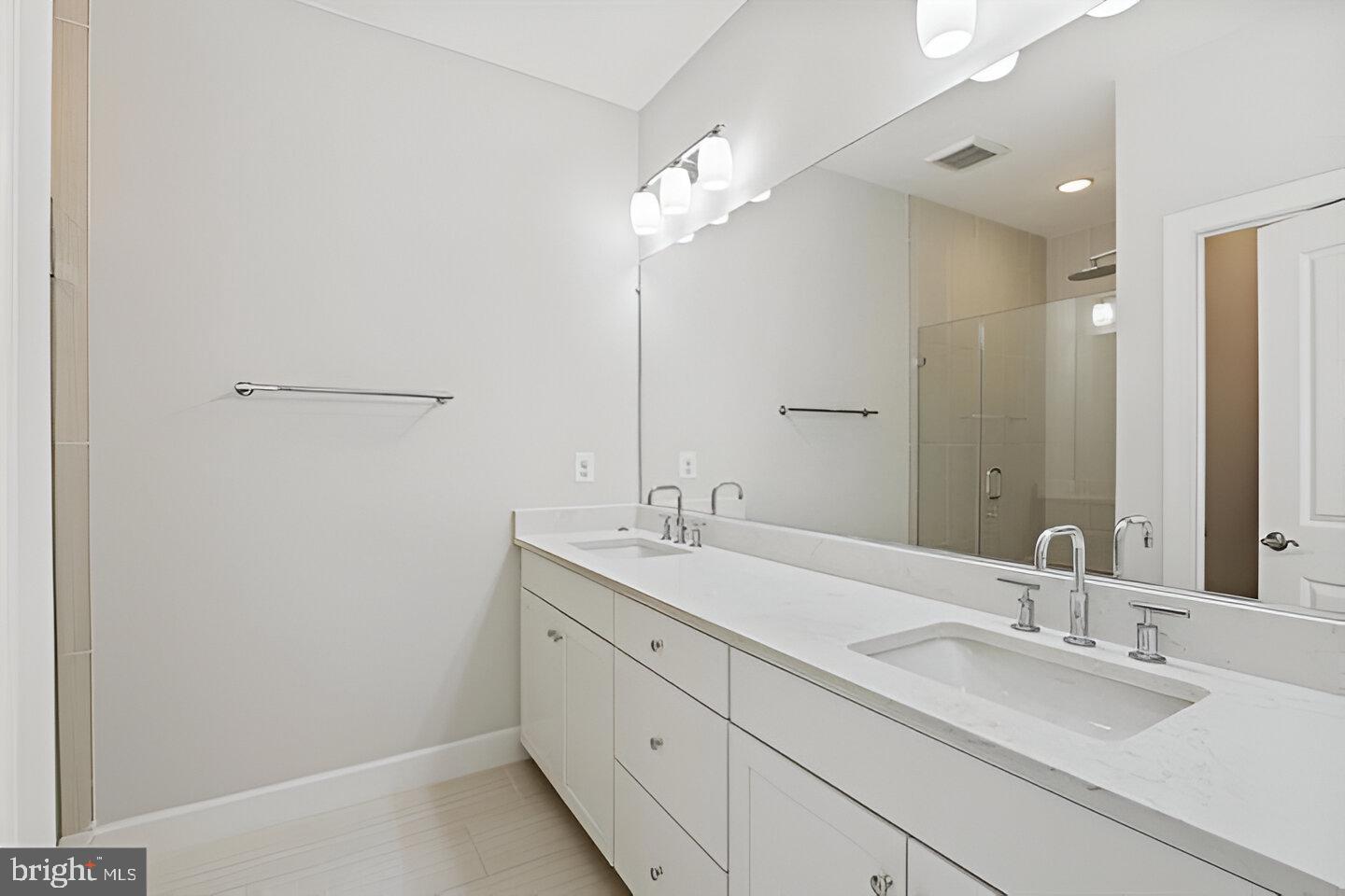 DOMINION TRAIL - Residential Lease